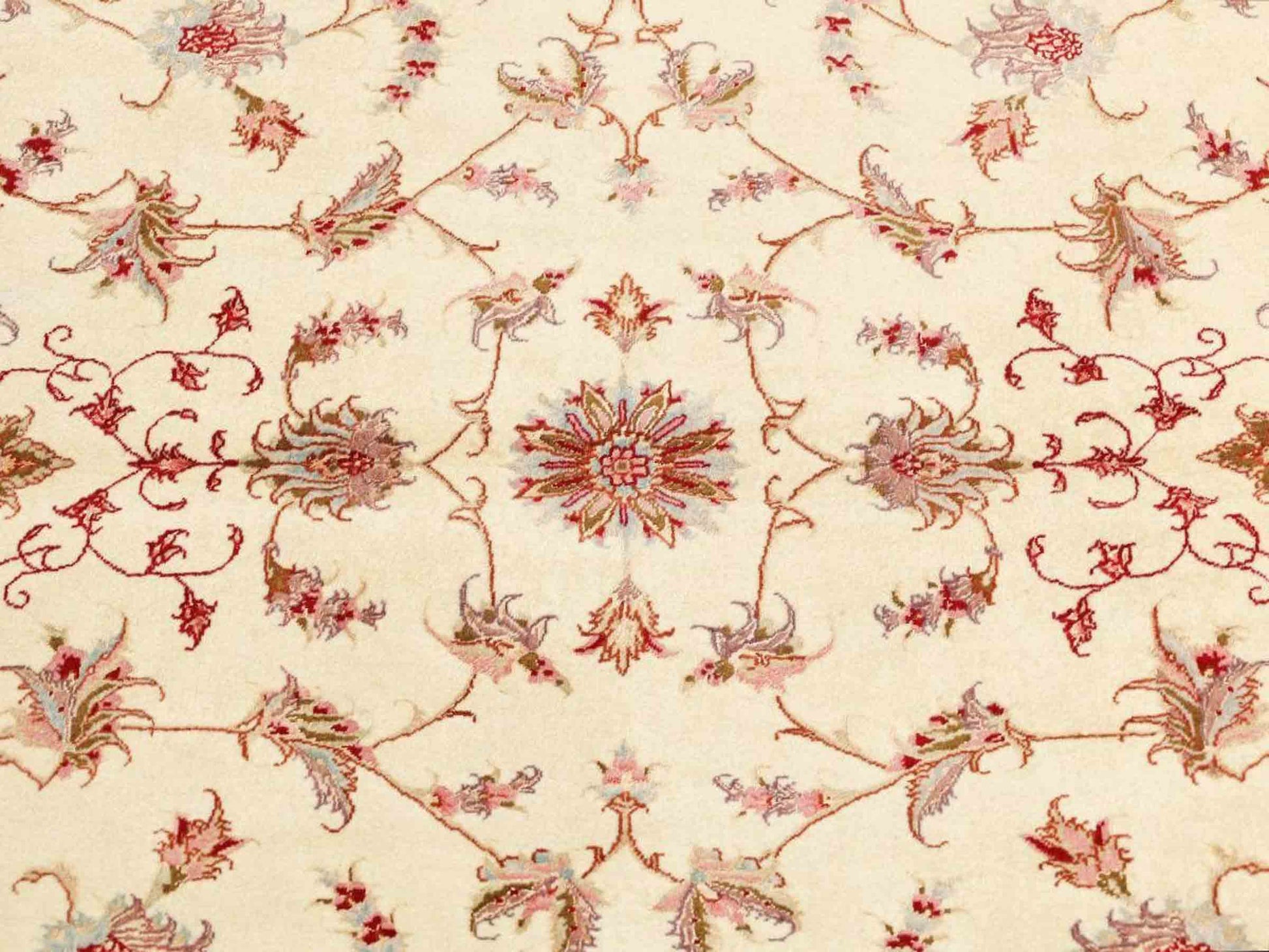 Sehr feiner, handgeknüpfter Täbriz Perserteppich aus Wolle mit Seide von Khademi, creme, rosa. 400x289 cm. Verkauf durch Jupiter Intl.