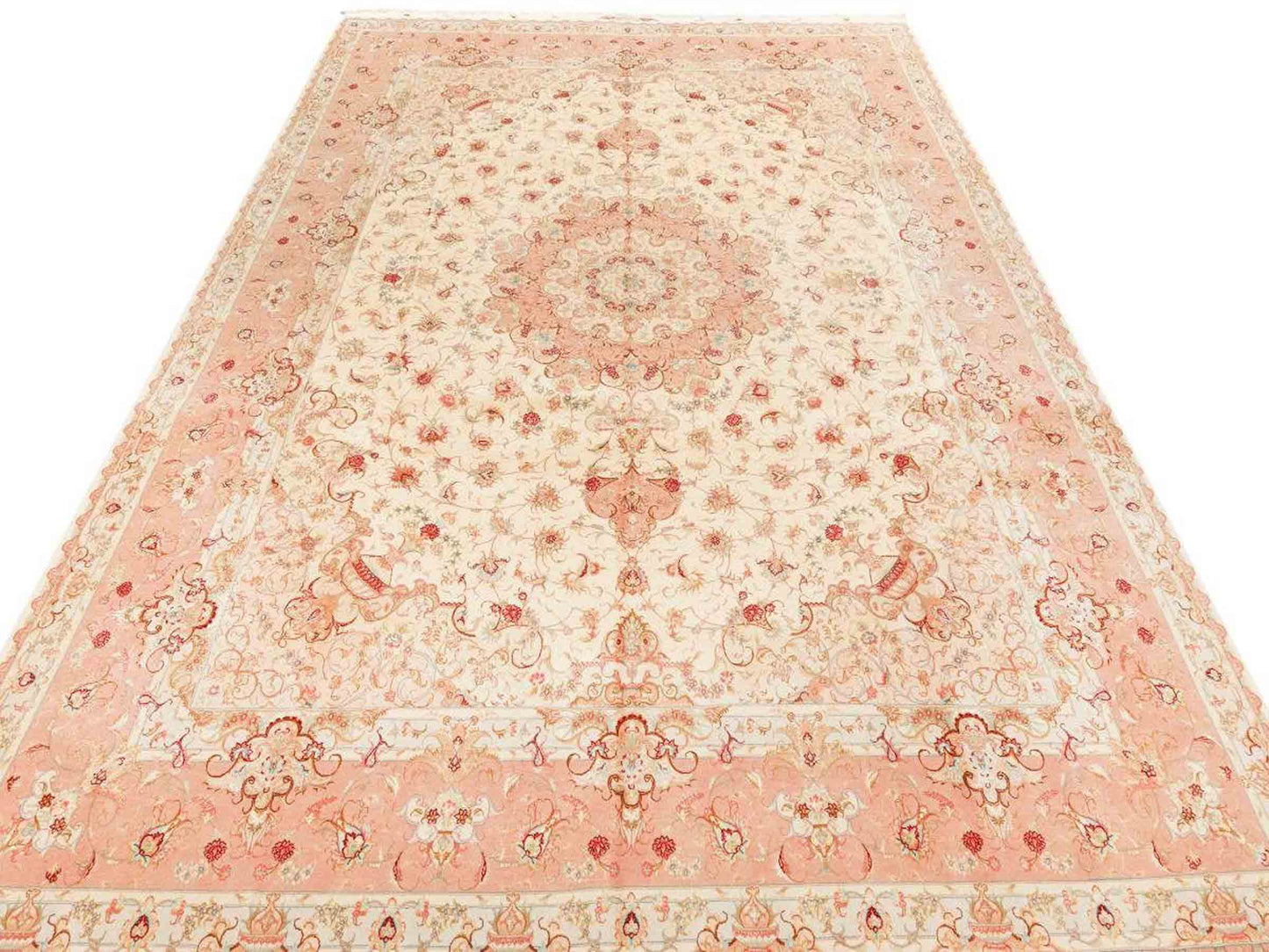 Sehr feiner, handgeknüpfter Täbriz Perserteppich aus Wolle mit Seide von Khademi, creme, rosa. 416x296 cm. Verkauf durch Jupiter Intl.