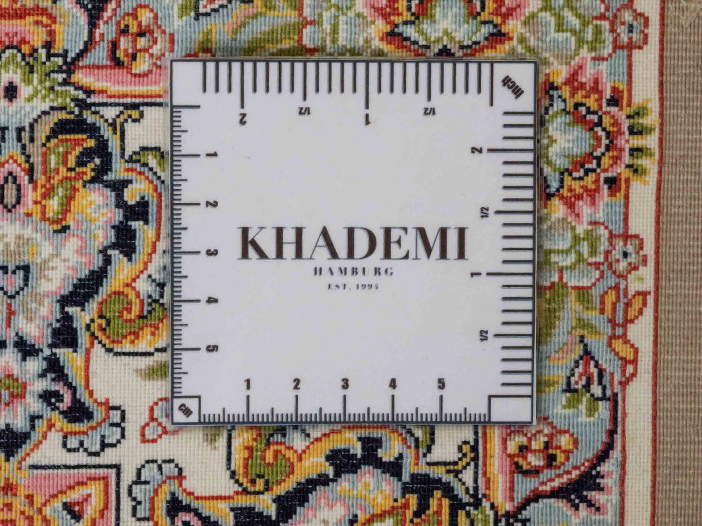 Persischer Läufer-Maschinenteppich von Khademi aus Acryl, grau, Allover-Ghom-Design, Größe: 400 x 100 cm. Made in Iran. Teppichnummer: KB4-1837. Verkauf durch Jupiter Intl.
