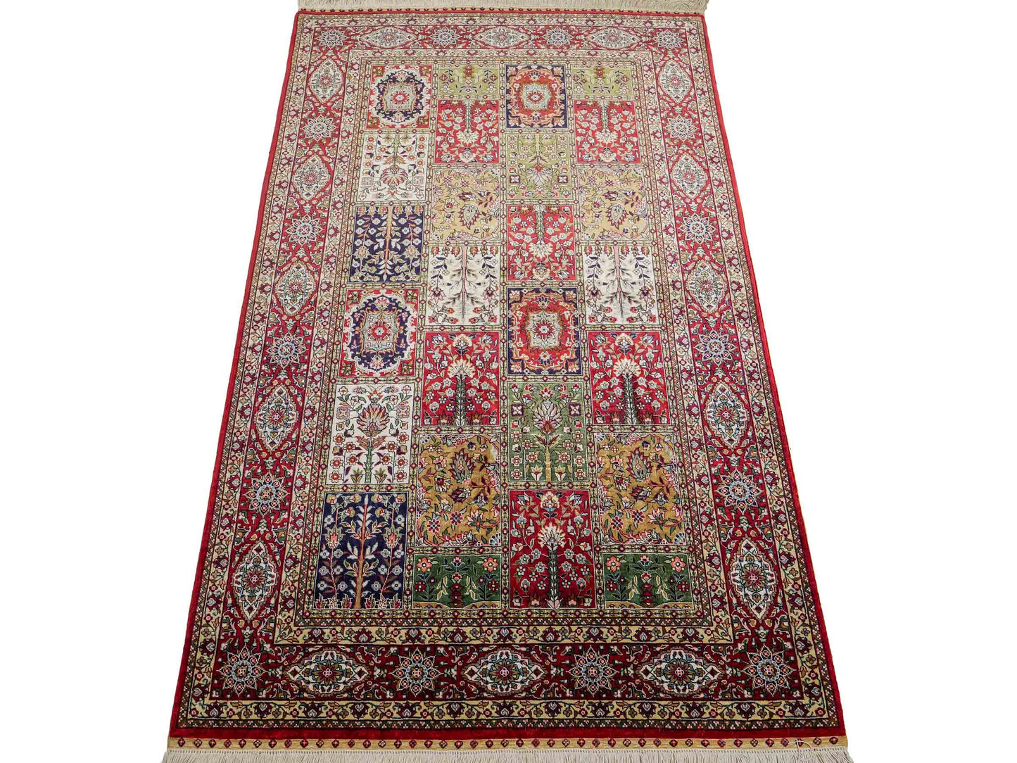 Sehr feiner, handgeknpüfter Khademi Ghom Orientteppich aus Seide, rot. 155x92 cm. Vertrieb druch Jupiter Intl.