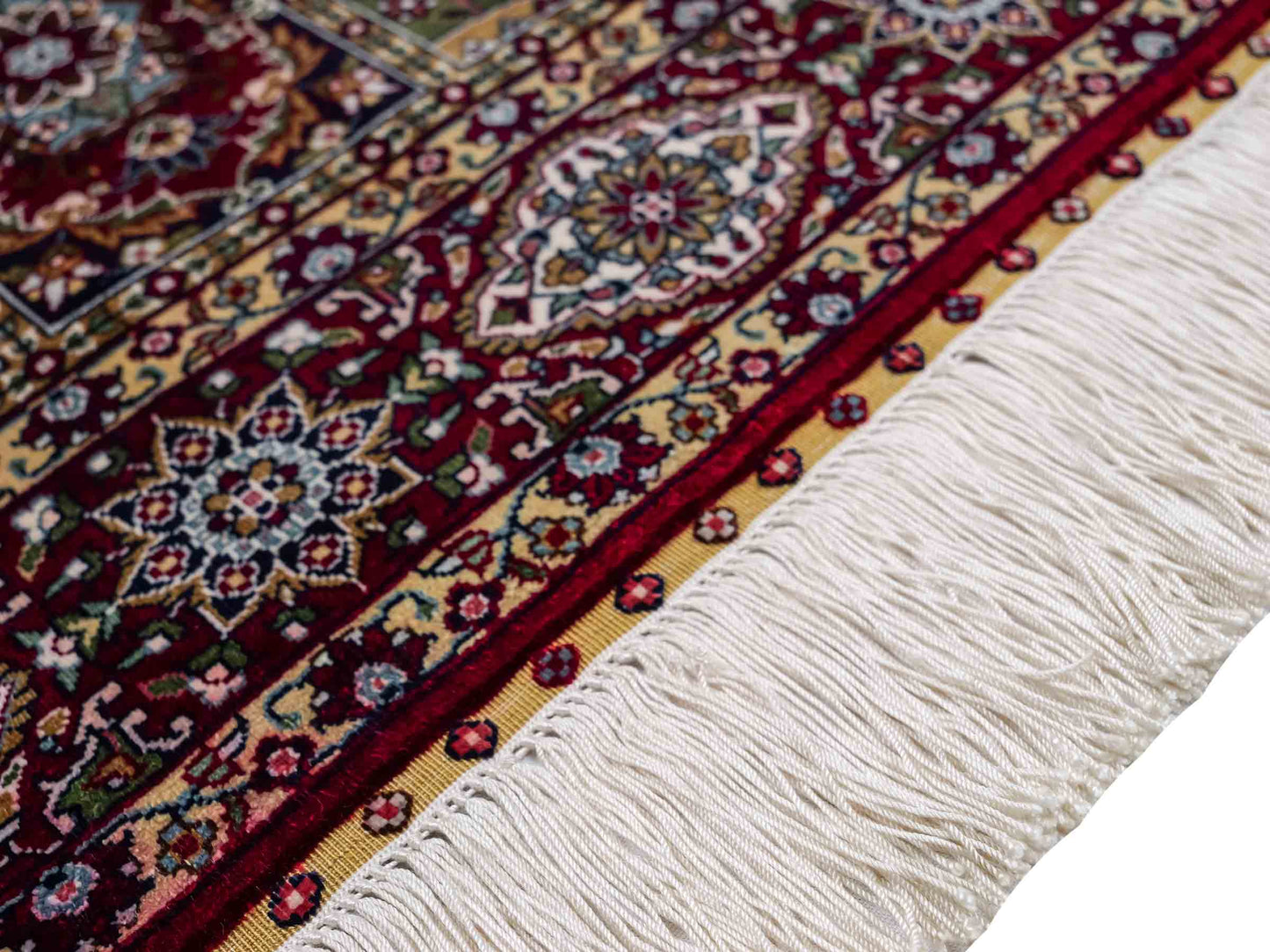 Sehr feiner, handgeknüpfter Khademi Orientteppich mit Ghom Design aus reiner Seide, rot, multicolor. 122x70 cm. Vertrieb durch Jupiter Intl.