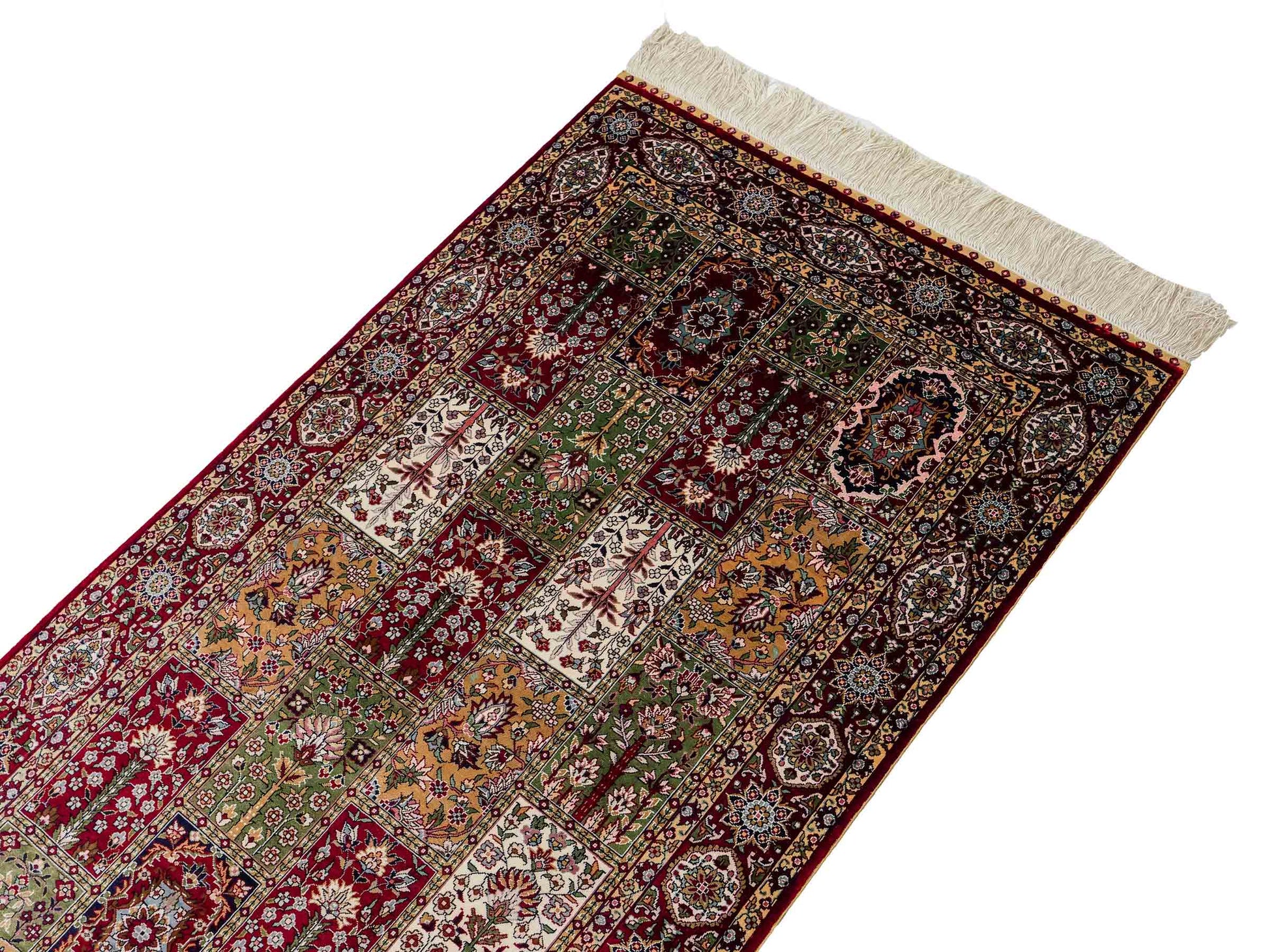 Sehr feiner, handgeknüpfter Khademi Orientteppich mit Ghom Design aus reiner Seide, rot, multicolor. 122x70 cm. Vertrieb durch Jupiter Intl.
