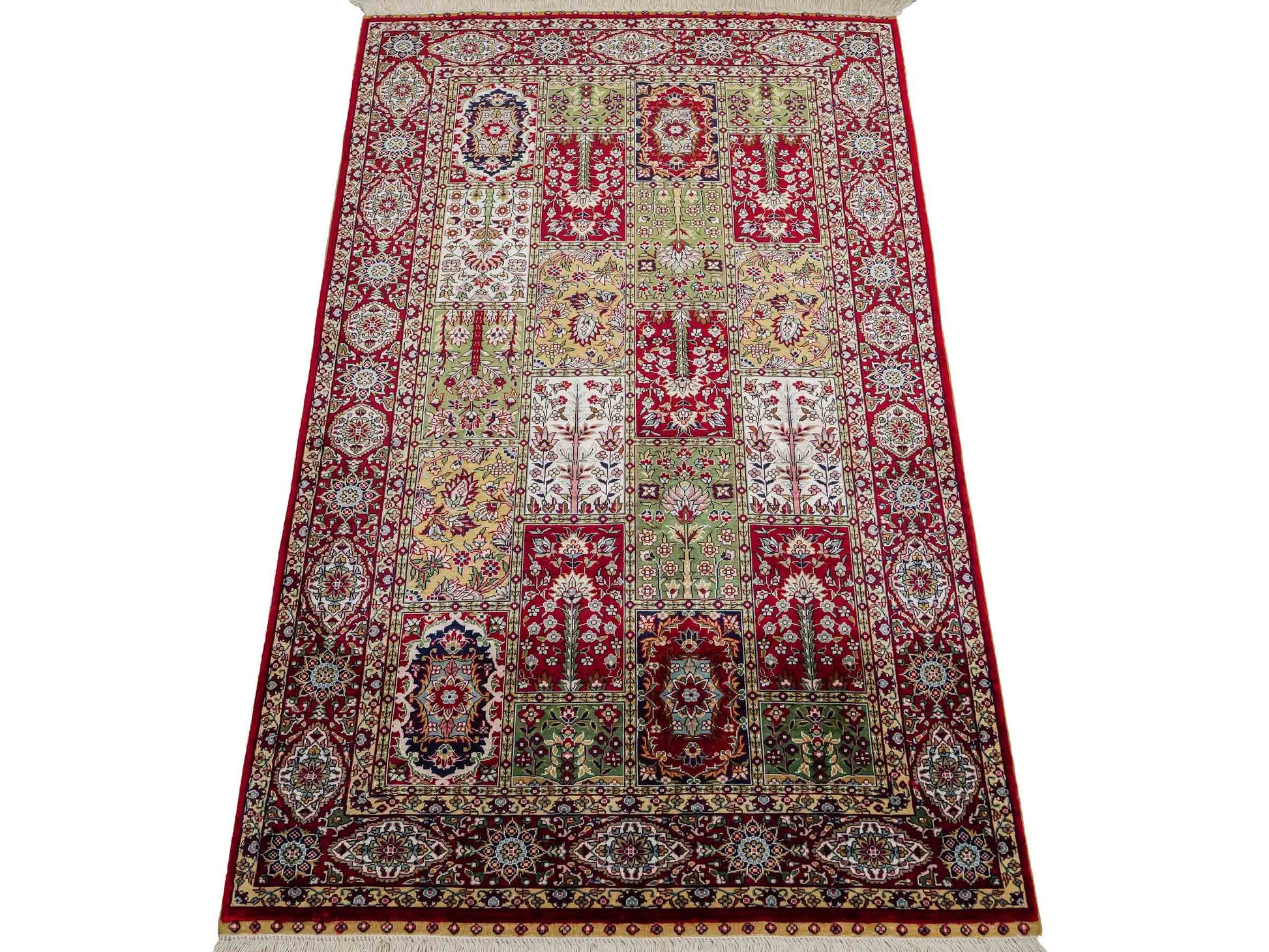 Sehr feiner, handgeknüpfter Khademi Orientteppich mit Ghom Design aus reiner Seide, rot, multicolor. 122x70 cm. Vertrieb durch Jupiter Intl.