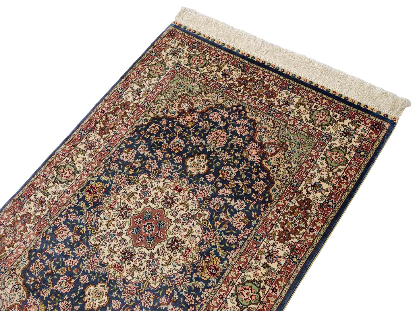 Sehr feiner, handgeknüpfter Khademi Orientteppich mit Ghom Design aus reiner Seide, blau, creme. 123x78 cm. Vertrieb durch Jupiter Intl.