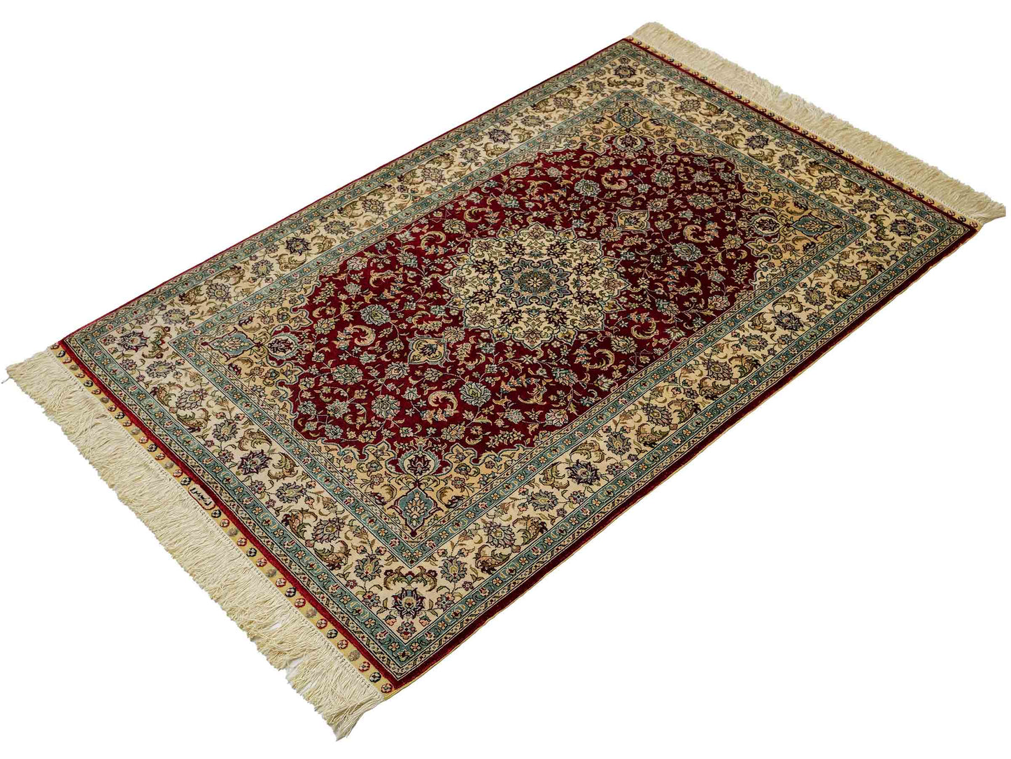 Sehr feiner, handgeknüpfter Khademi Orientteppich mit Ghom Design aus reiner Seide, rot, creme. 124x78 cm. Vertrieb durch Jupiter Intl.
