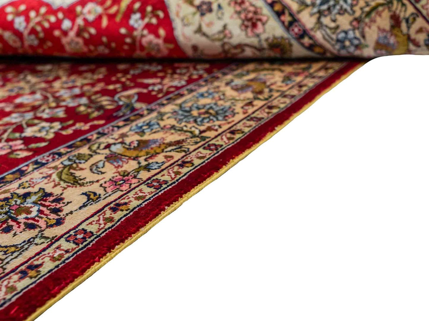 Sehr feiner, handgeknüpfter Khademi Orientteppich mit Ghom Design aus reiner Seide, rot, creme. 124x79 cm. Vertrieb durch Jupiter Intl.