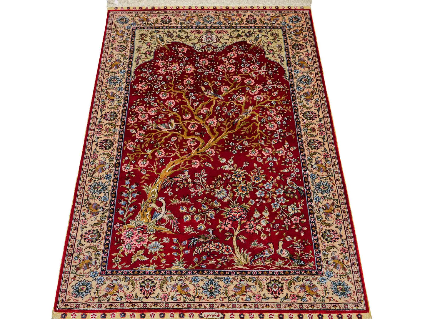 Sehr feiner, handgeknüpfter Khademi Orientteppich mit Ghom Design aus reiner Seide, rot, creme. 124x79 cm. Vertrieb durch Jupiter Intl.