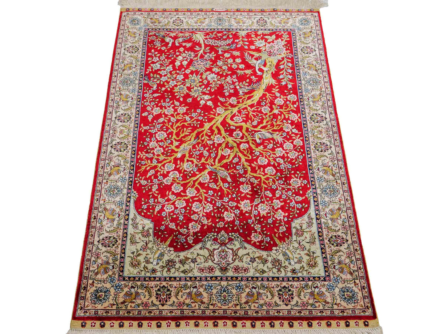 Sehr feiner, handgeknüpfter Khademi Orientteppich mit Ghom Design aus reiner Seide, rot, creme. 124x79 cm. Vertrieb durch Jupiter Intl.