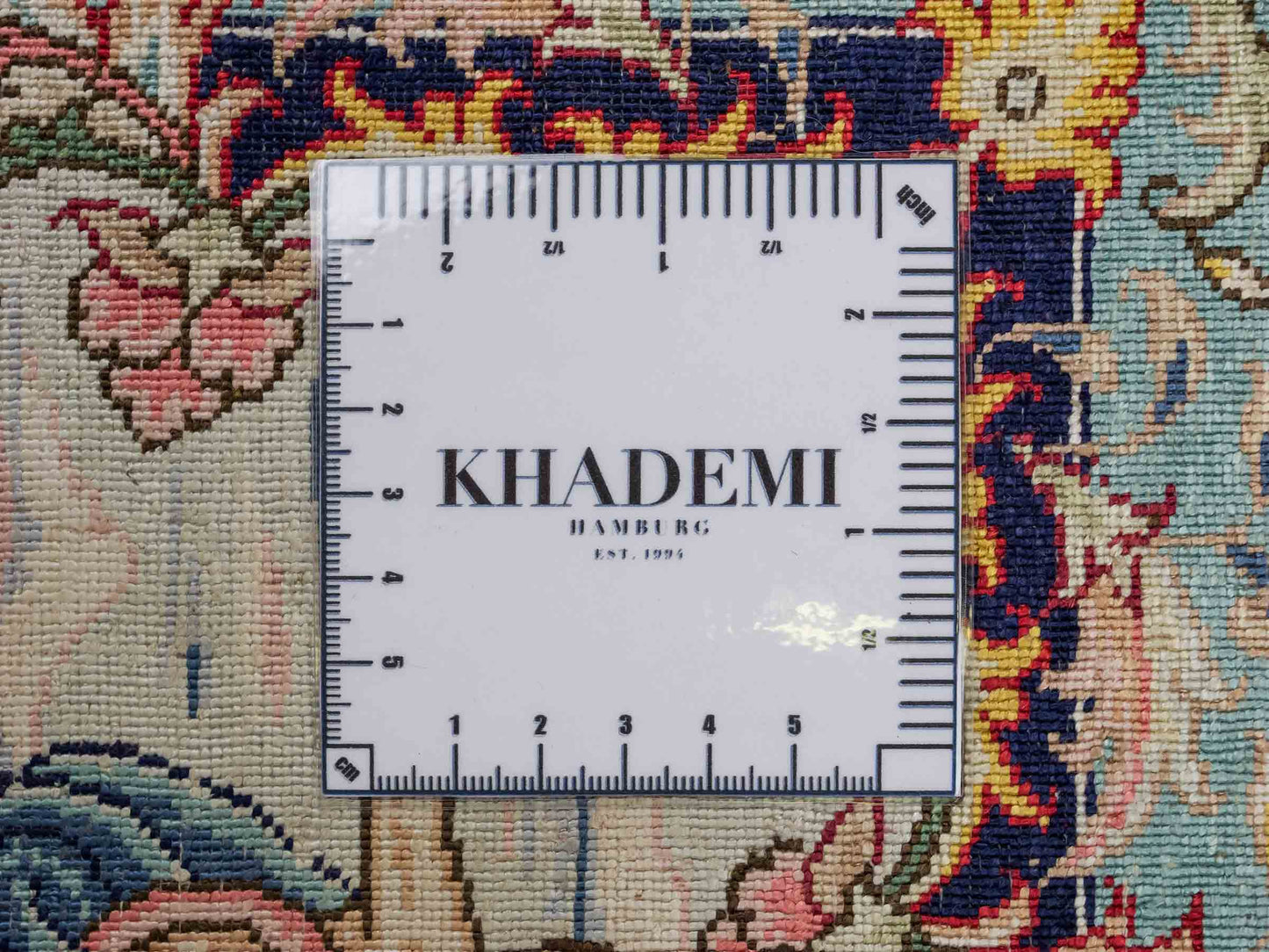 Sehr feiner, handgeknüpfter Khademi Ghom Orientteppich aus Seide, multicolor. 125x94 cm. Vertrieb durch Jupiter Intl.