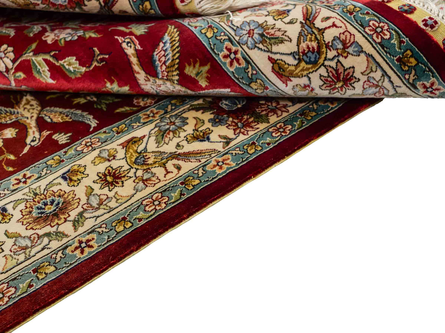 Sehr feiner, handgeknüpfter Khademi Ghom Orientteppich aus Seide, rot, creme. 139x94 cm. Vertrieb durch Jupiter Intl.