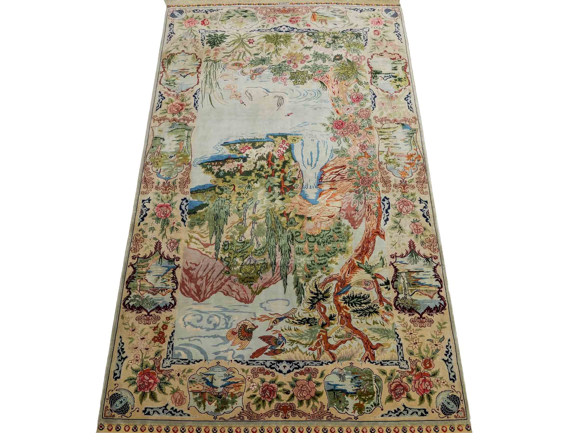 Sehr feiner, handgeknüpfter Khademi Orientteppich mit Ghom Design aus reiner Seide, creme, weiß, grün, multicolor. 140x79 cm. Vertrieb durch Jupiter Intl.