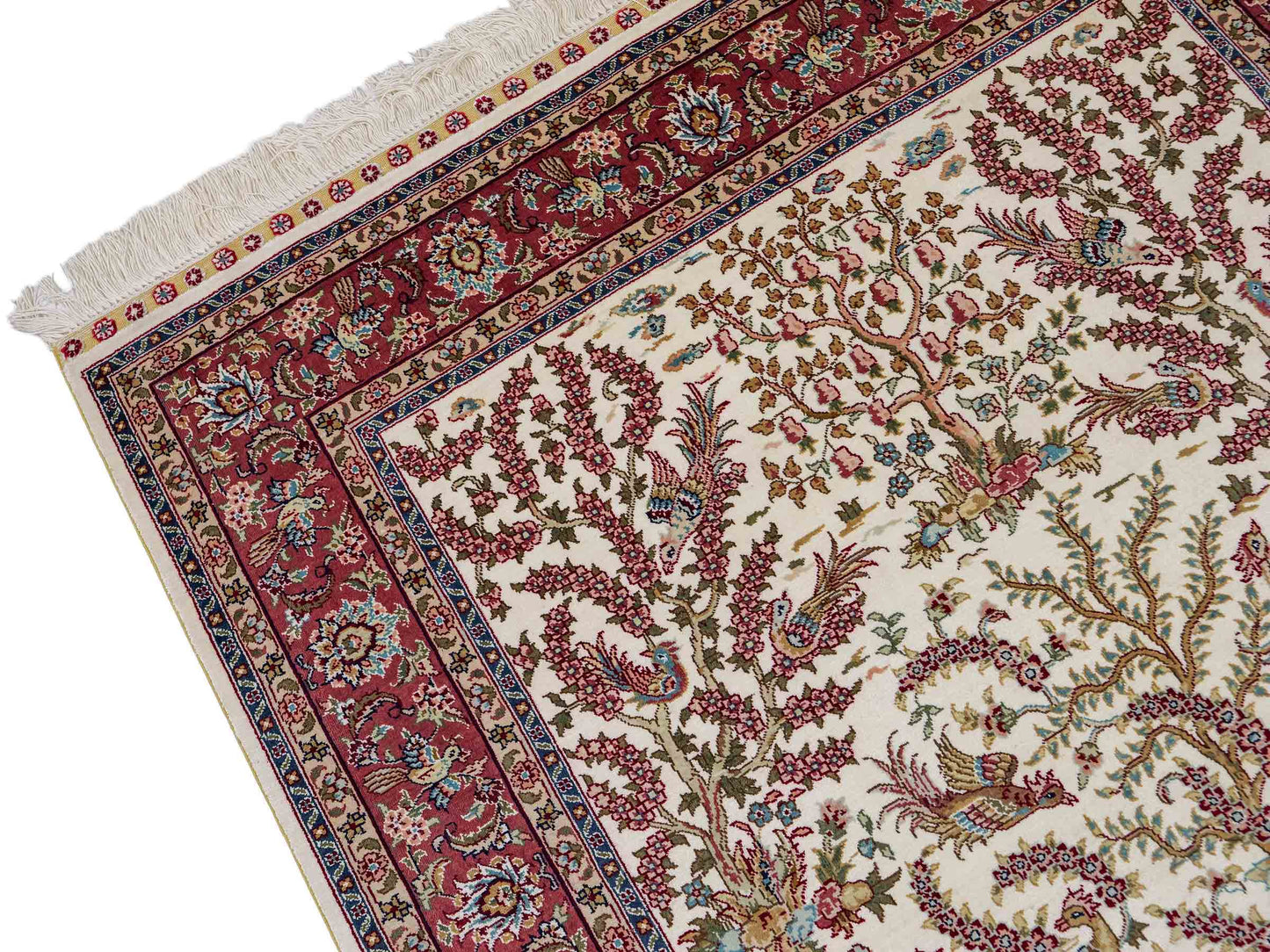 Sehr feiner, handgeknüpfter Khademi Orientteppich mit Ghom Design aus reiner Seide, creme, weiß, rosa. 140x94 cm. Vertrieb durch Jupiter Intl.