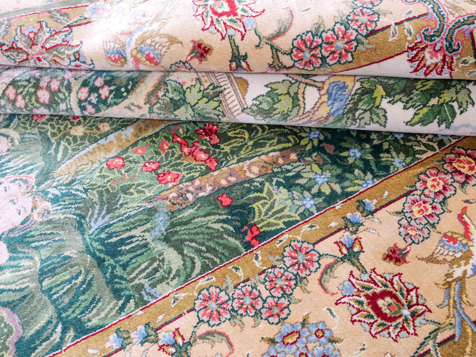 Sehr feiner, handgeknüpfter Khademi Orientteppich mit Ghom Design aus reiner Seide, grün, multicolor. 140x95 cm. Vertrieb durch Jupiter Intl.
