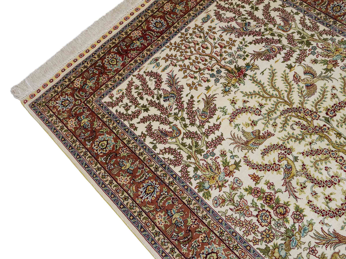 Sehr feiner, handgeknüpfter Khademi Orientteppich mit Ghom Design aus reiner Seide, creme, weiß, rosa. 140x95 cm. Vertrieb durch Jupiter Intl.
