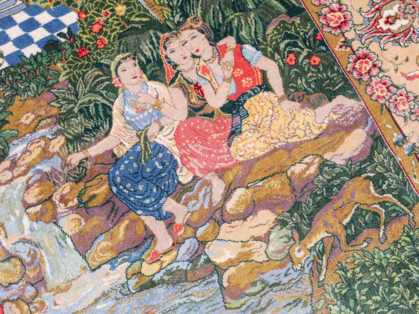 Sehr feiner, handgeknüpfter Khademi Orientteppich mit Ghom Design aus reiner Seide, grün, multicolor. 141x94 cm. Vertrieb durch Jupiter Intl.