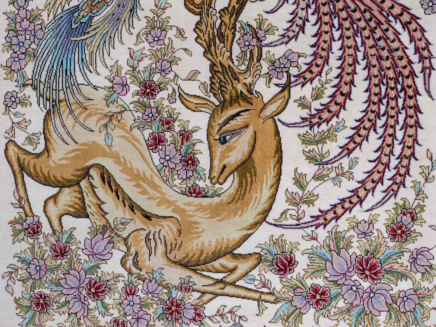 Sehr feiner, handgeknüpfter Khademi Orientteppich mit Ghom Design aus reiner Seide, creme, weiß, braun. 143x94 cm. Vertrieb durch Jupiter Intl.