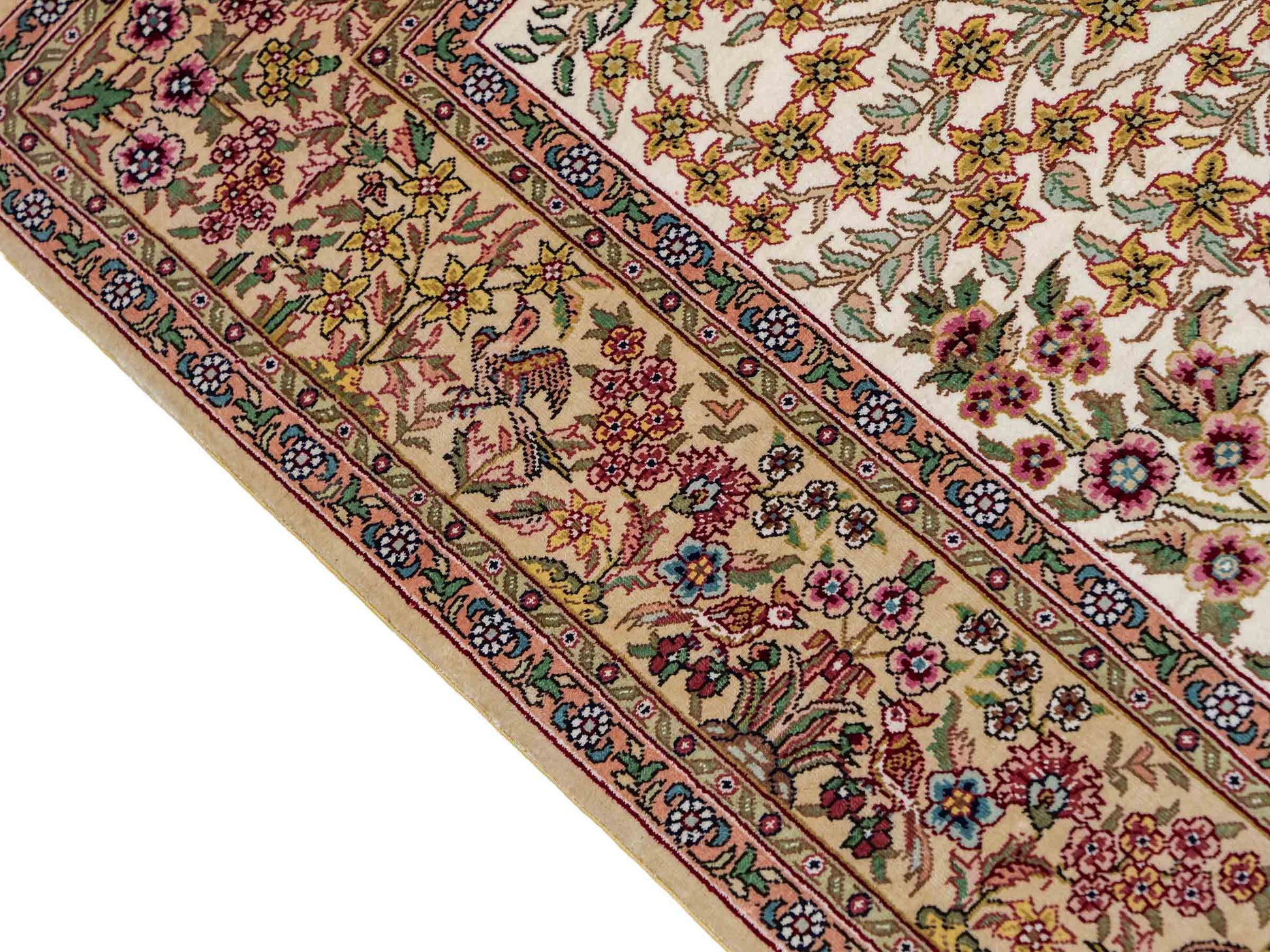 Sehr feiner, handgeknüpfter Khademi Ghom Orientteppich aus Seide, creme. 154x94 cm. Vertrieb durch Jupiter Intl.