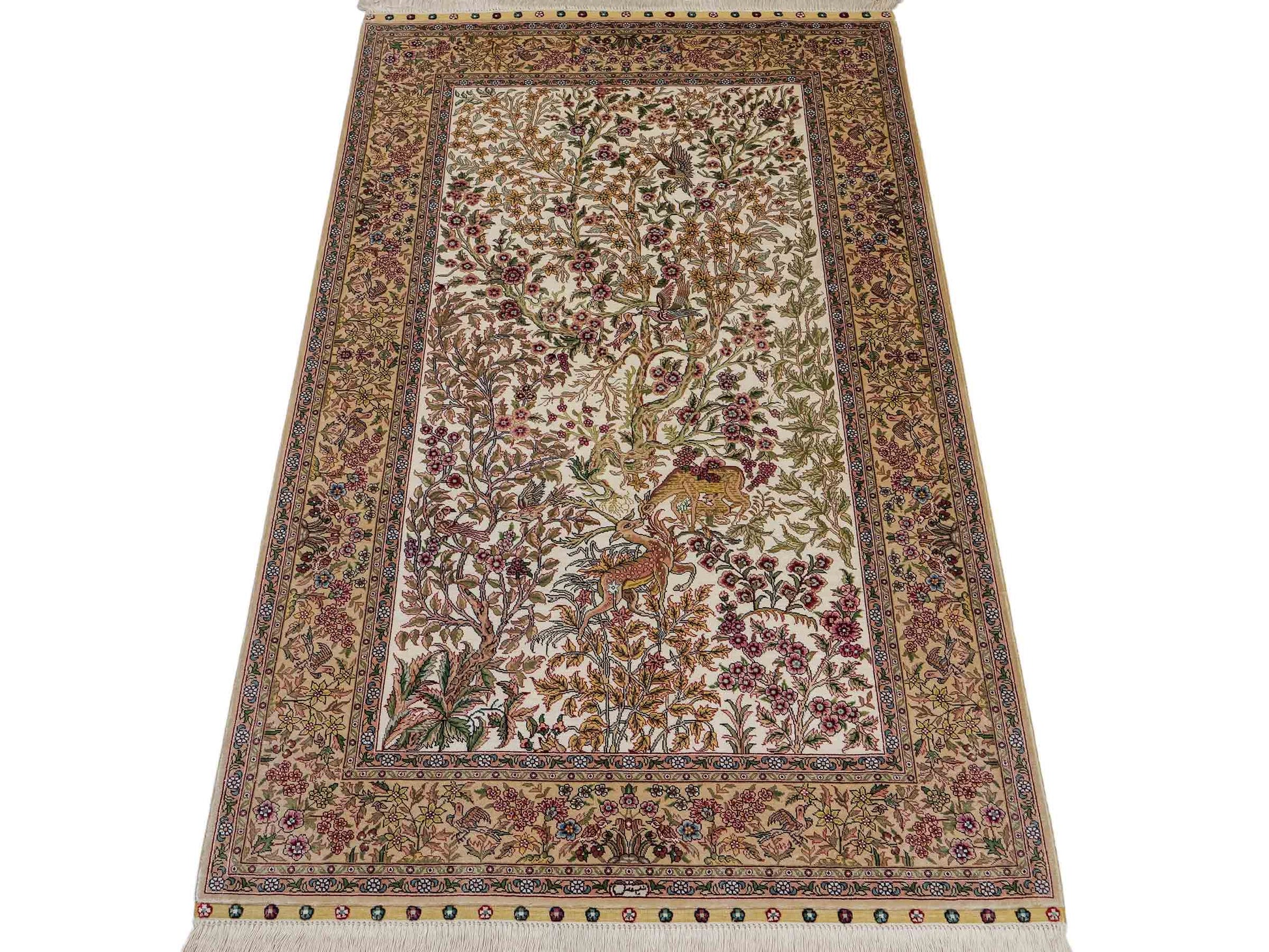 Sehr feiner, handgeknüpfter Khademi Ghom Orientteppich aus Seide, creme. 154x94 cm. Vertrieb durch Jupiter Intl.