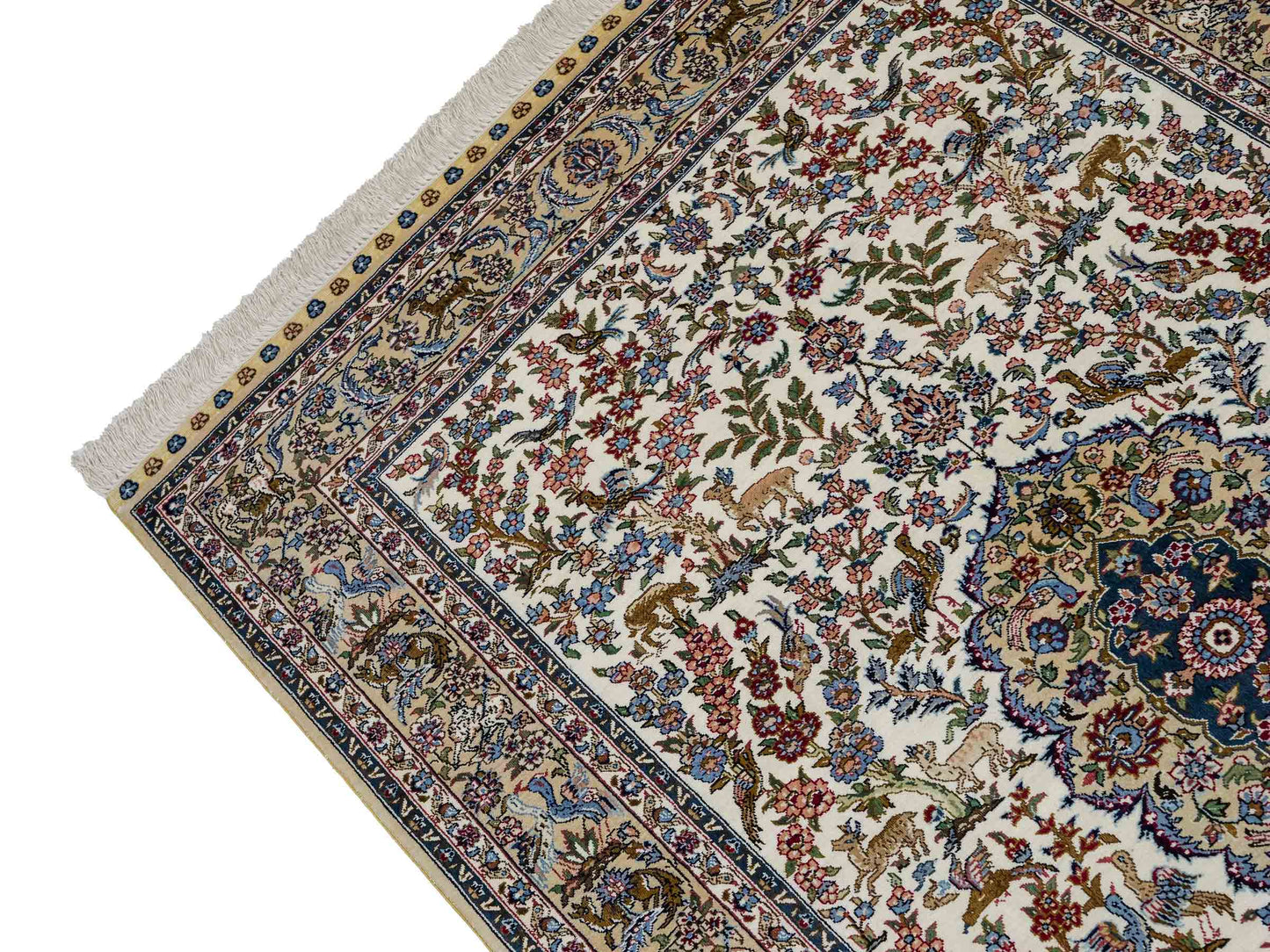Sehr feiner, handgeknüpfter Khademi Ghom Orientteppich aus Seide, weiß, blau. 154x94 cm. Vertrieb durch Jupiter Intl.