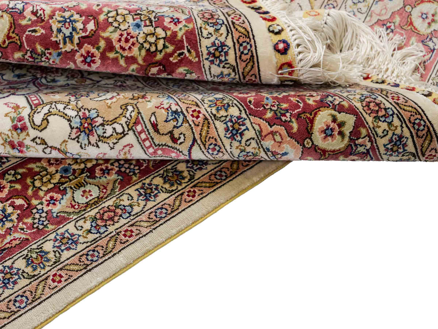 Sehr feiner, handgeknüpfter Khademi Ghom Orientteppich aus Seide, creme, rosa. 154x95 cm. Vertrieb durch Jupiter Intl.