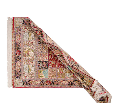 Extrem feiner, handgeknüpfter Khademi Ghom Orientteppich aus Seide, rot, blau, multicolor. 155x93 cm. Vertrieb durch Jupiter Intl.