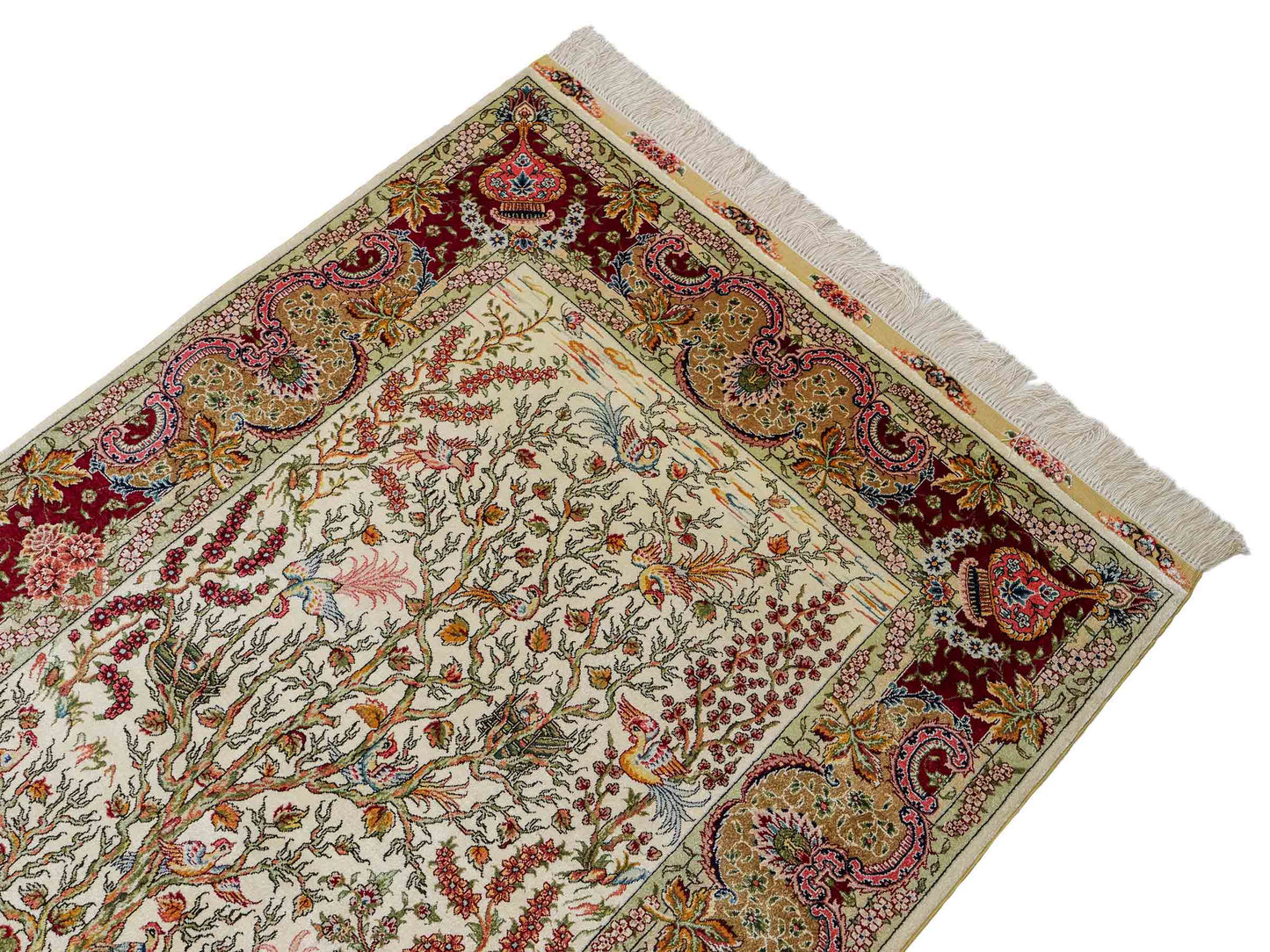 Sehr feiner, handgeknüpfter Khademi Orientteppich mit Ghom Design aus reiner Seide, gold, creme, rot, weiß. 155x94 cm. Vertrieb durch Jupiter Intl.