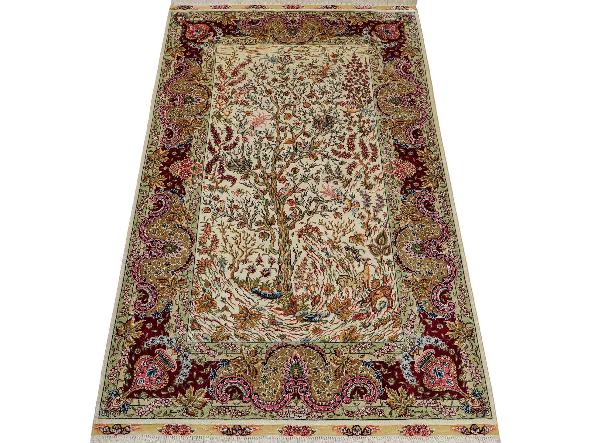 Sehr feiner, handgeknüpfter Khademi Orientteppich mit Ghom Design aus reiner Seide, gold, creme, rot, weiß. 155x94 cm. Vertrieb durch Jupiter Intl.