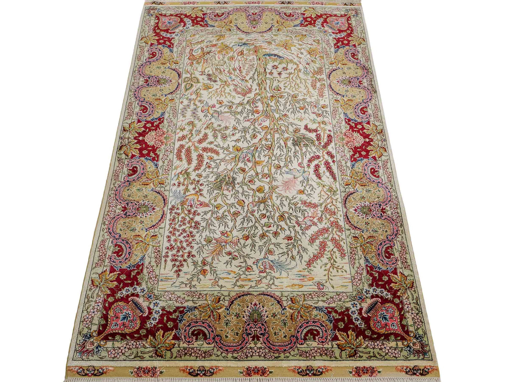 Sehr feiner, handgeknüpfter Khademi Orientteppich mit Ghom Design aus reiner Seide, gold, creme, rot, weiß. 155x94 cm. Vertrieb durch Jupiter Intl.