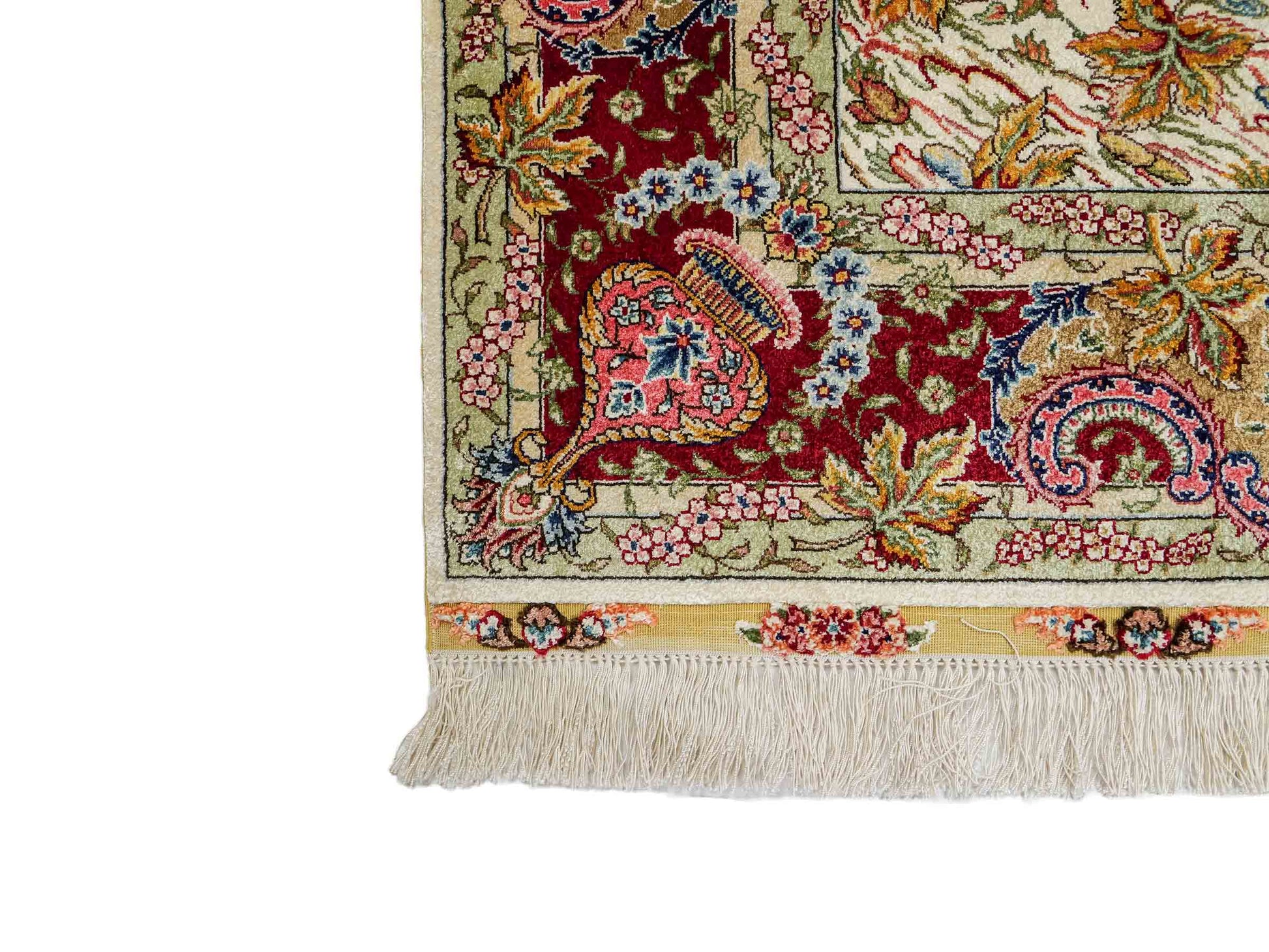 Sehr feiner, handgeknüpfter Khademi Orientteppich mit Ghom Design aus reiner Seide, gold, creme, rot, weiß. 155x94 cm. Vertrieb durch Jupiter Intl.