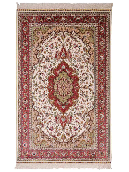 Sehr feiner, handgeknüpfter Khademi Orientteppich mit Ghom Design aus Seide, creme, rosa. 156x94 cm. Vertrieb durch Jupiter Intl.