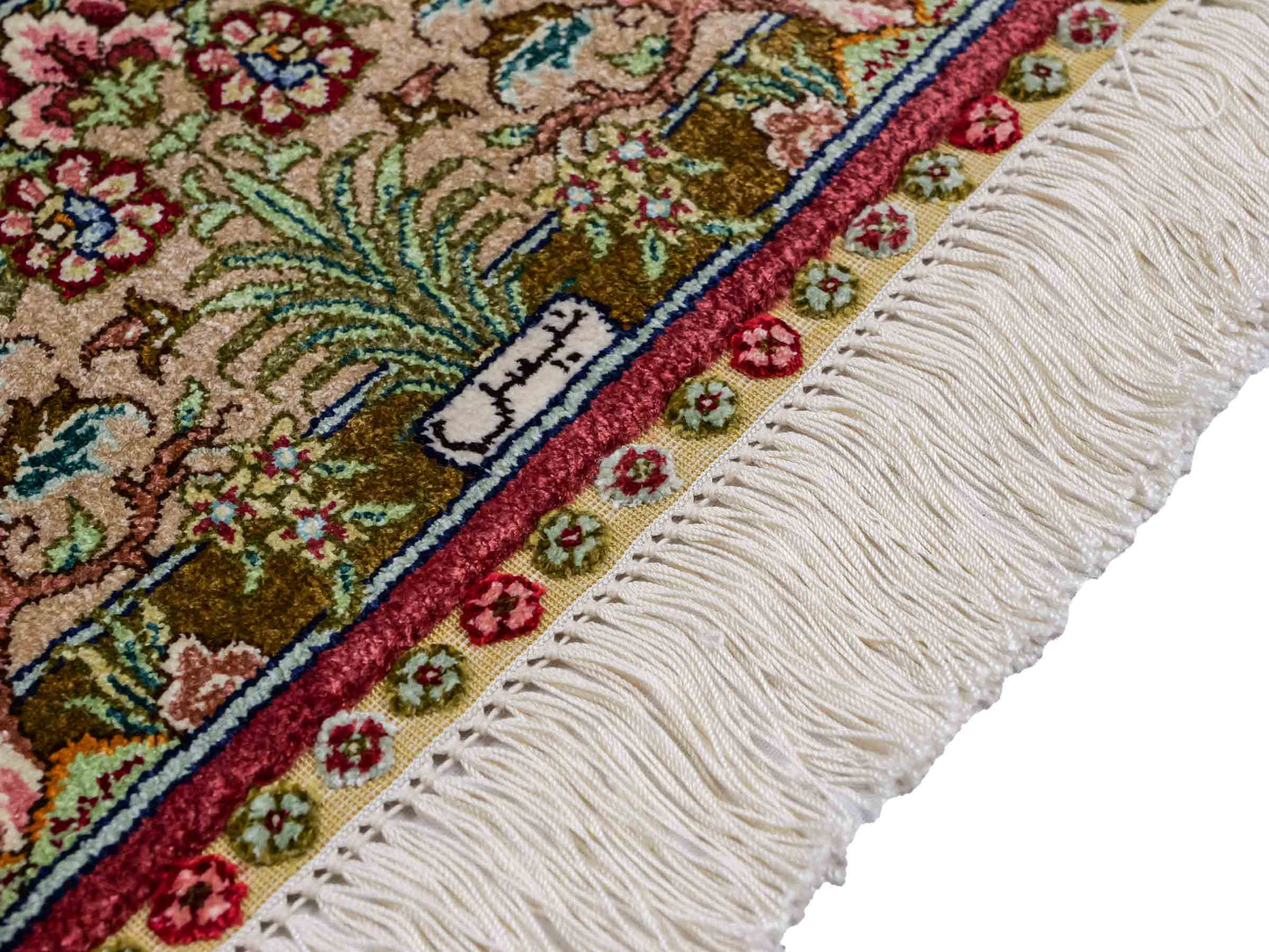 Sehr feiner, handgeknüpfter Khademi Orientteppich mit Ghom Design aus Seide, creme, beige, braun. 156x95 cm. Vertrieb durch Jupiter Intl.
