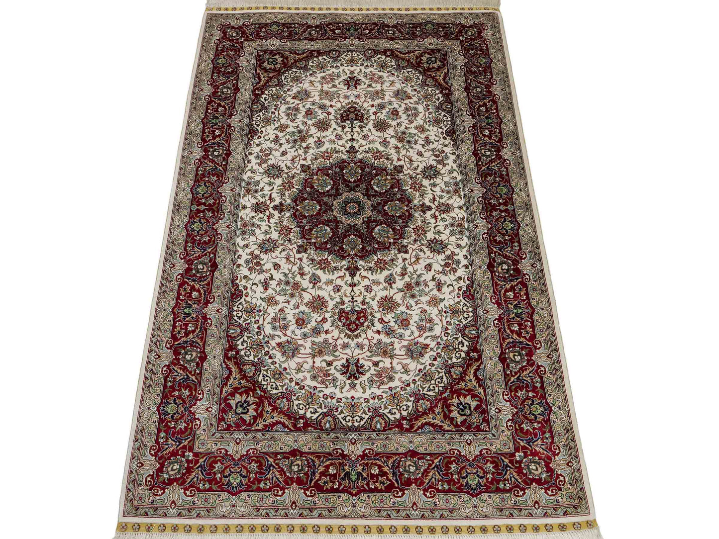 Sehr feiner, handgeknüpfter Khademi Orientteppich mit Ghom Design aus reiner Seide, creme, weiß, rot. 157x94 cm. Vertrieb durch Jupiter Intl.
