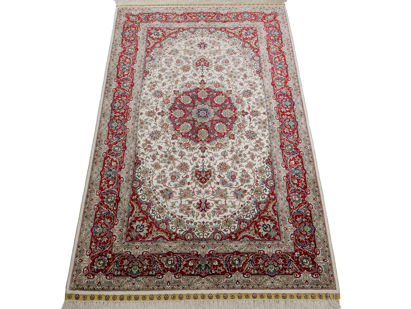 Sehr feiner, handgeknüpfter Khademi Orientteppich mit Ghom Design aus reiner Seide, creme, weiß, rot. 157x94 cm. Vertrieb durch Jupiter Intl.