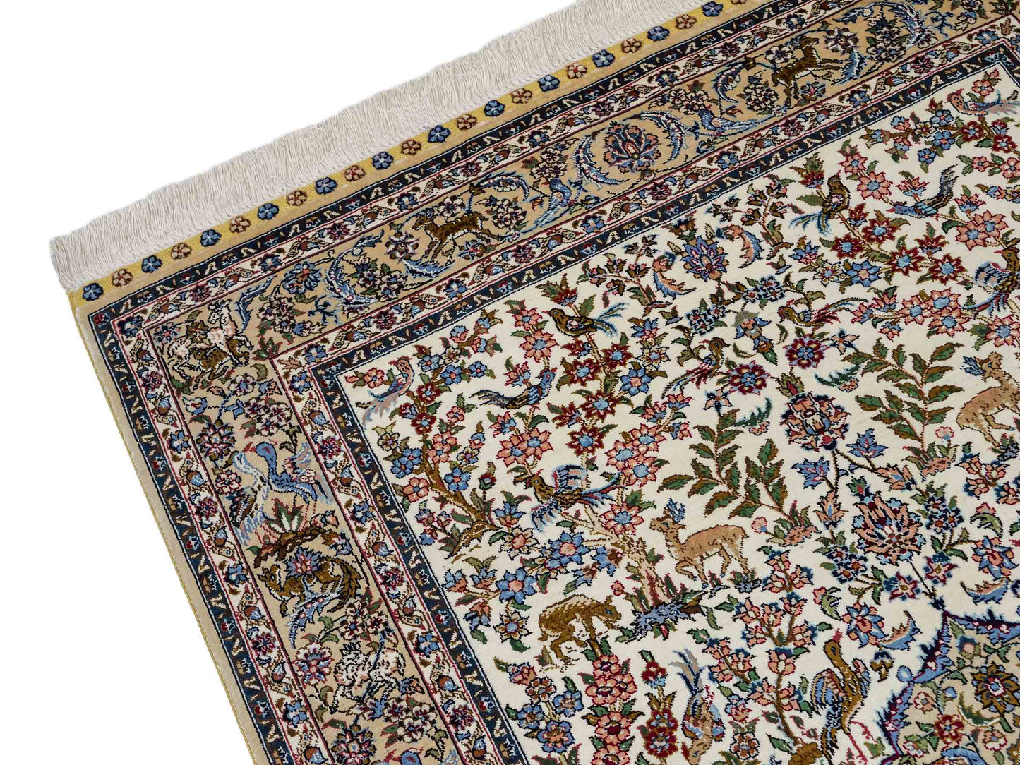 Sehr feiner, handgeknüpfter Khademi Orientteppich mit Ghom Design aus reiner Seide, weiß, creme, blau. 157x94 cm. Vertrieb durch Jupiter Intl.