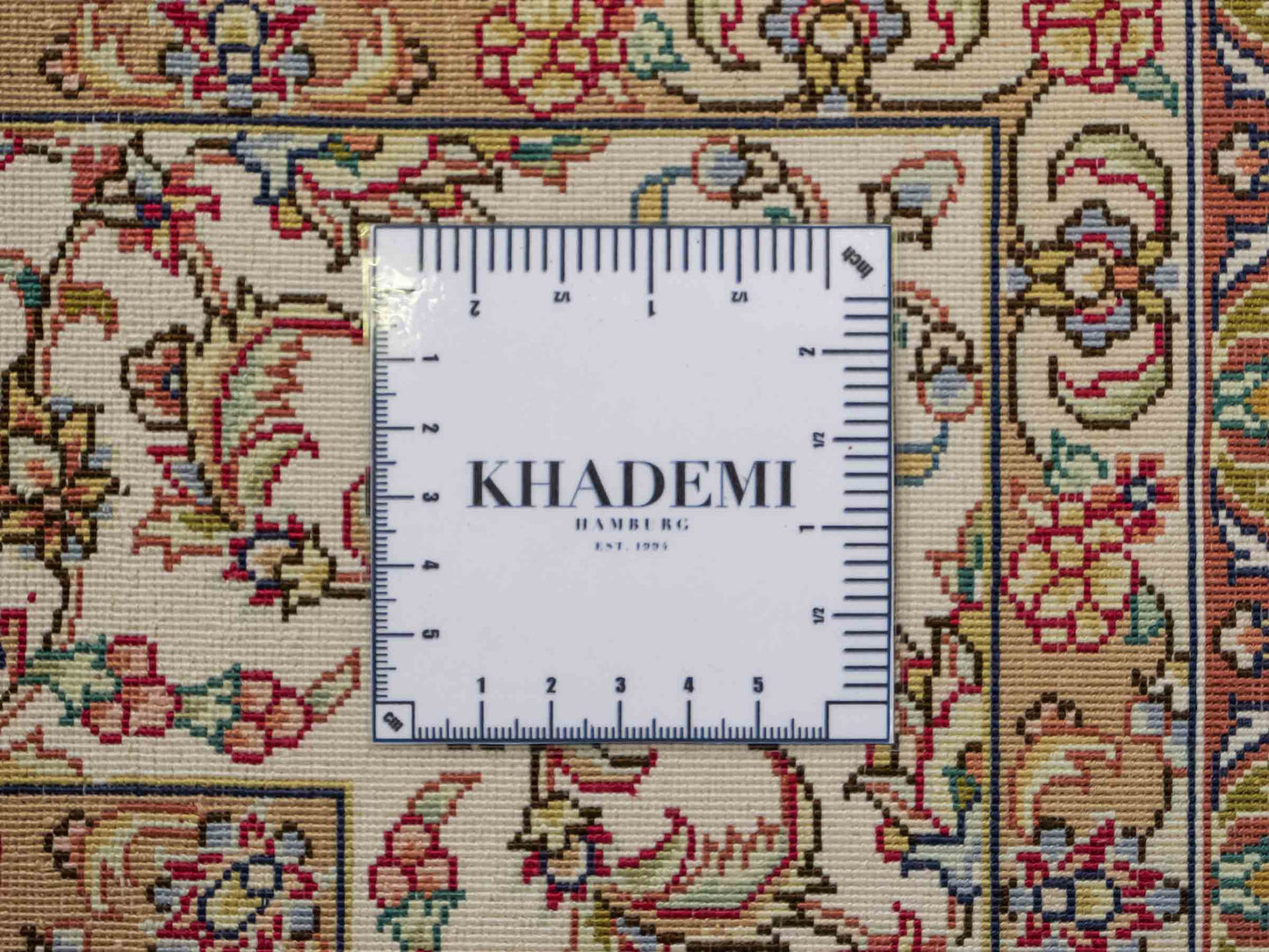 Sehr feiner, handgeknüpfter Khademi Orientteppich mit Ghom Design aus reiner Seide, grün, pistazie, creme, weiß. 183x124 cm. Vertrieb durch Jupiter Intl.