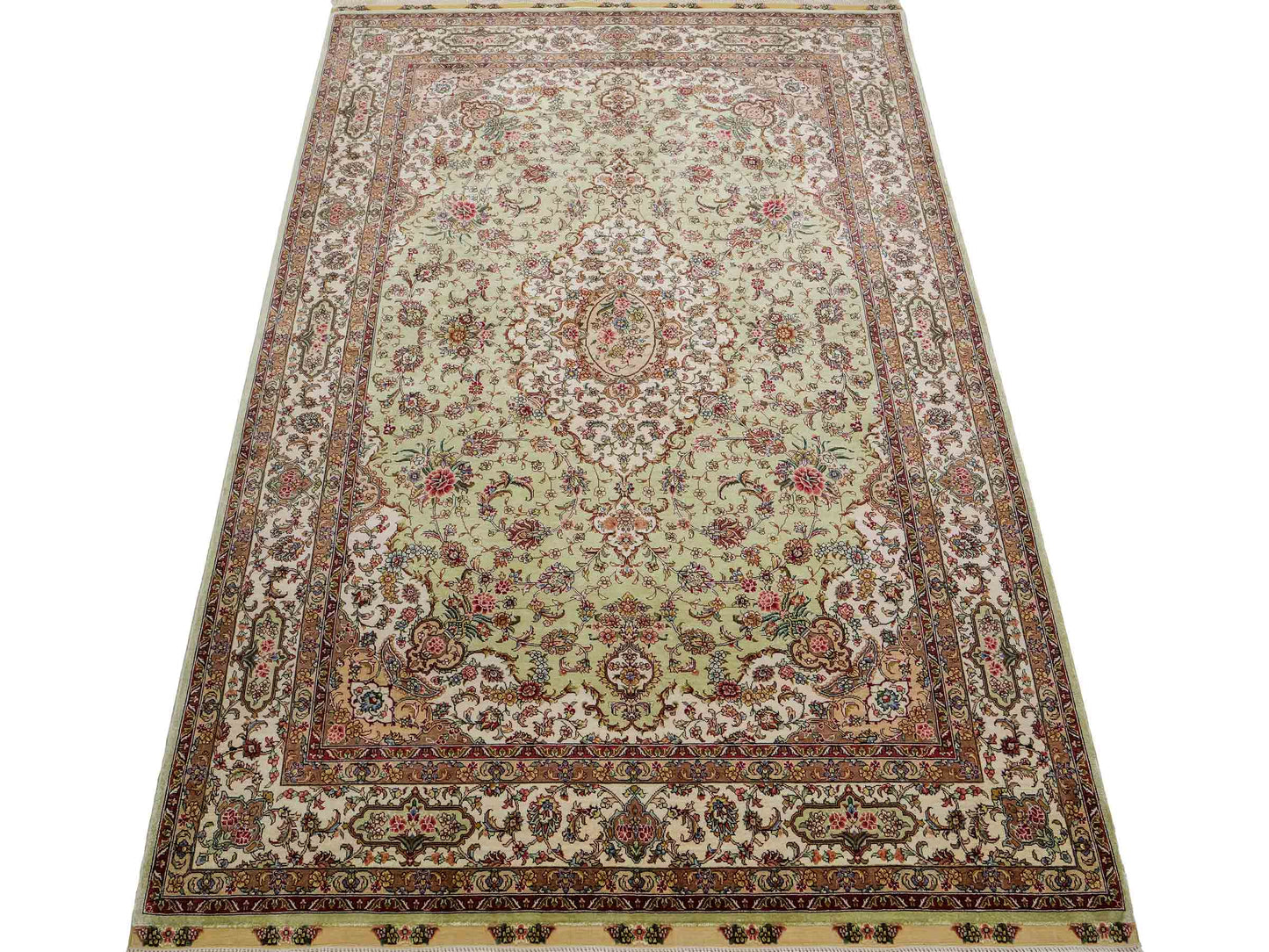 Sehr feiner, handgeknüpfter Khademi Orientteppich mit Ghom Design aus reiner Seide, grün, pistazie, creme, weiß. 183x124 cm. Vertrieb durch Jupiter Intl.