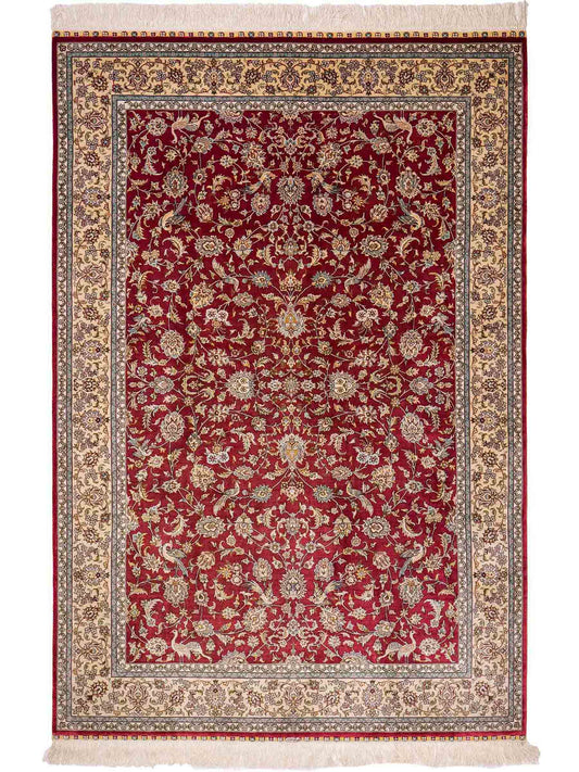 Sehr feiner, handgeknüpfter Khademi Orientteppich mit Ghom Design aus reiner Seide, rot, creme. 185x124 cm. Vertrieb durch Jupiter Intl.