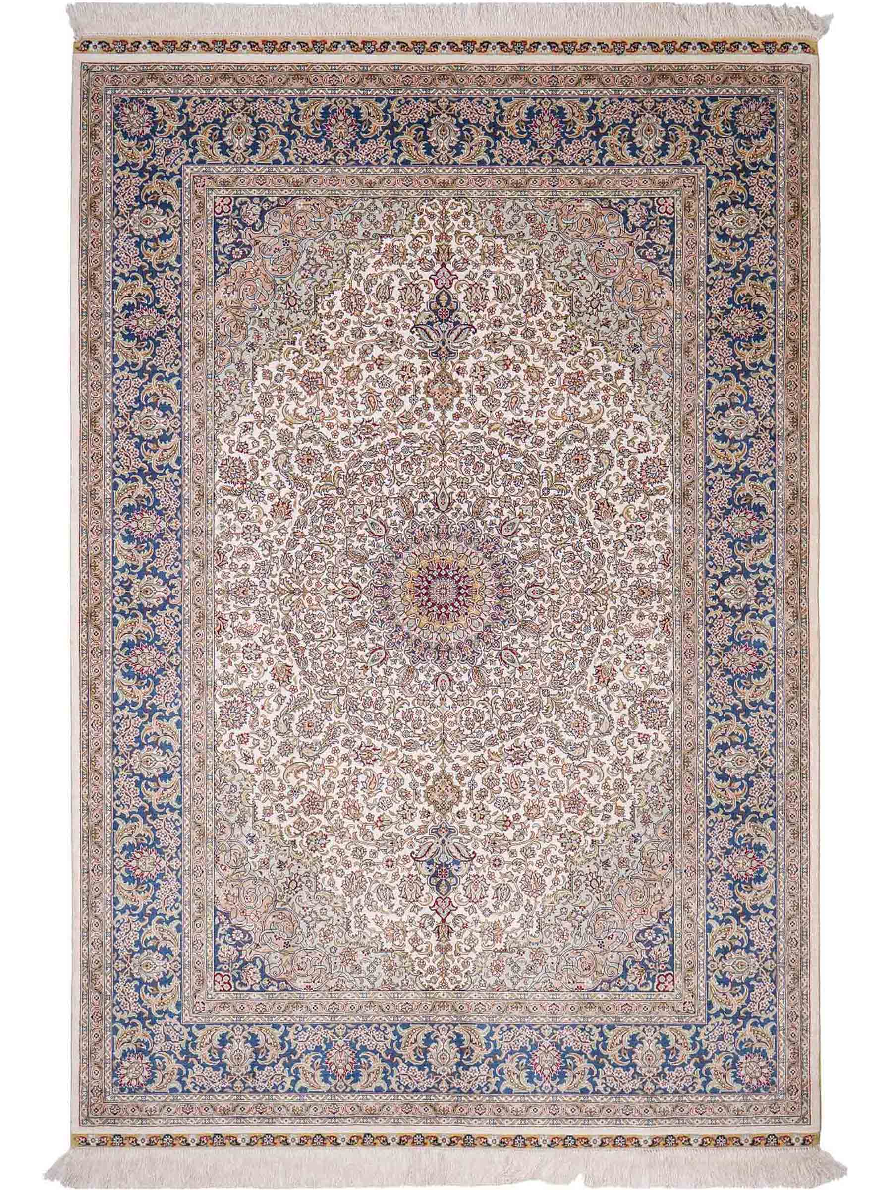 Sehr feiner, handgeknüpfter Khademi Orientteppich mit Ghom Design aus reiner Seide, weiß, creme, blau. 185x126 cm. Vertrieb durch Jupiter Intl.