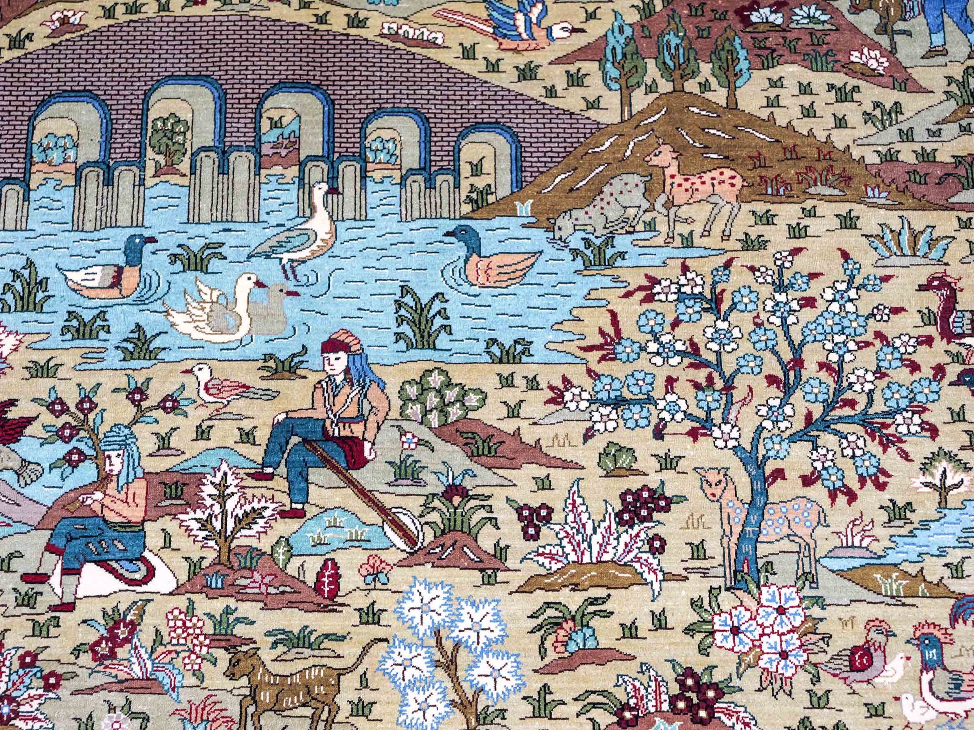 Sehr feiner, handgeknüpfter Khademi Orientteppich mit Ghom Design aus reiner Seide, rot, multicolor. 190x124 cm. Vertrieb durch Jupiter Intl.