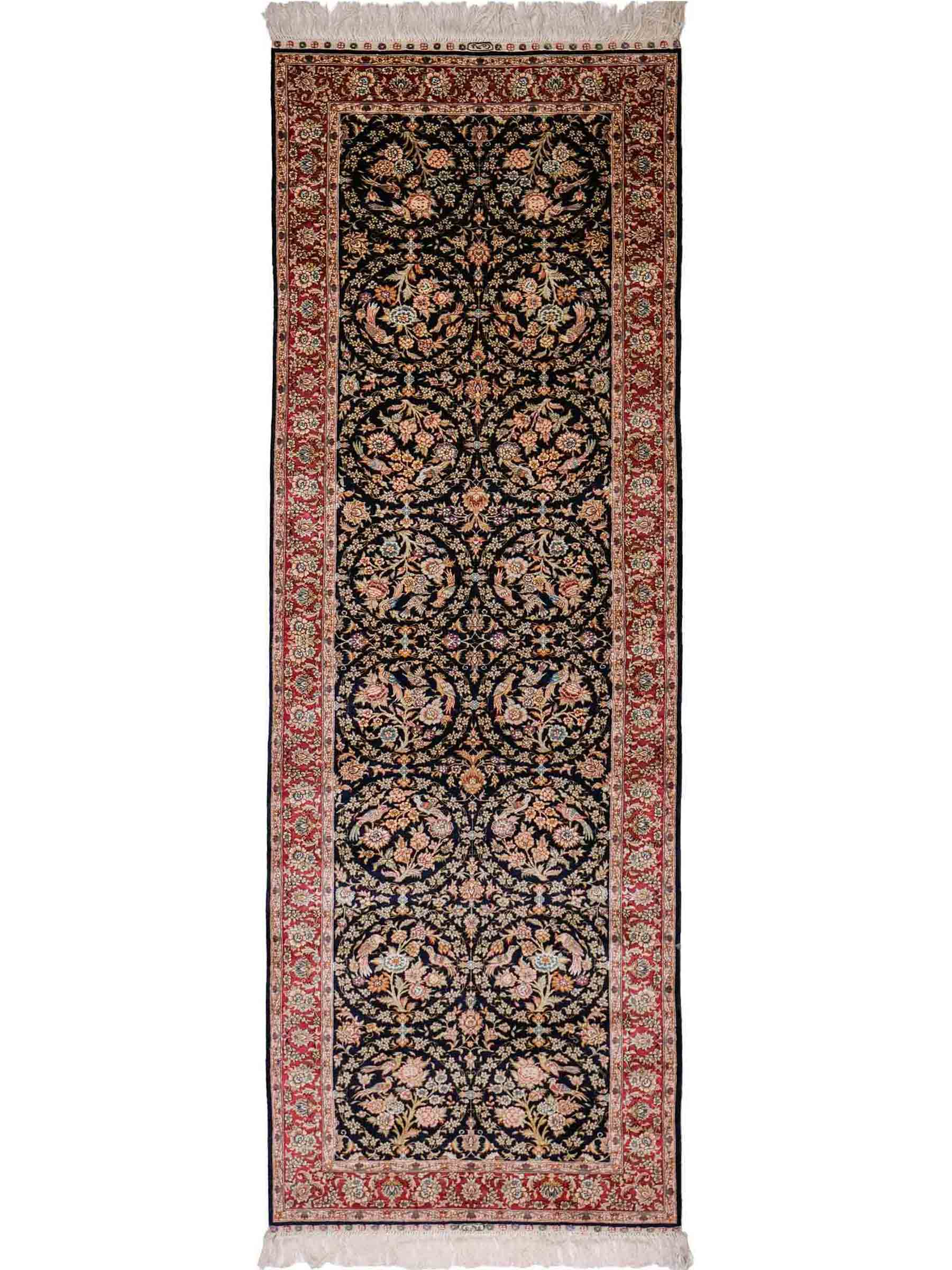 Sehr feiner, handgeknüpfter Khademi Orientteppich Läufer mit Ghom Design aus reiner Seide, blau, rot. 240x80 cm. Vertrieb durch Jupiter Intl.