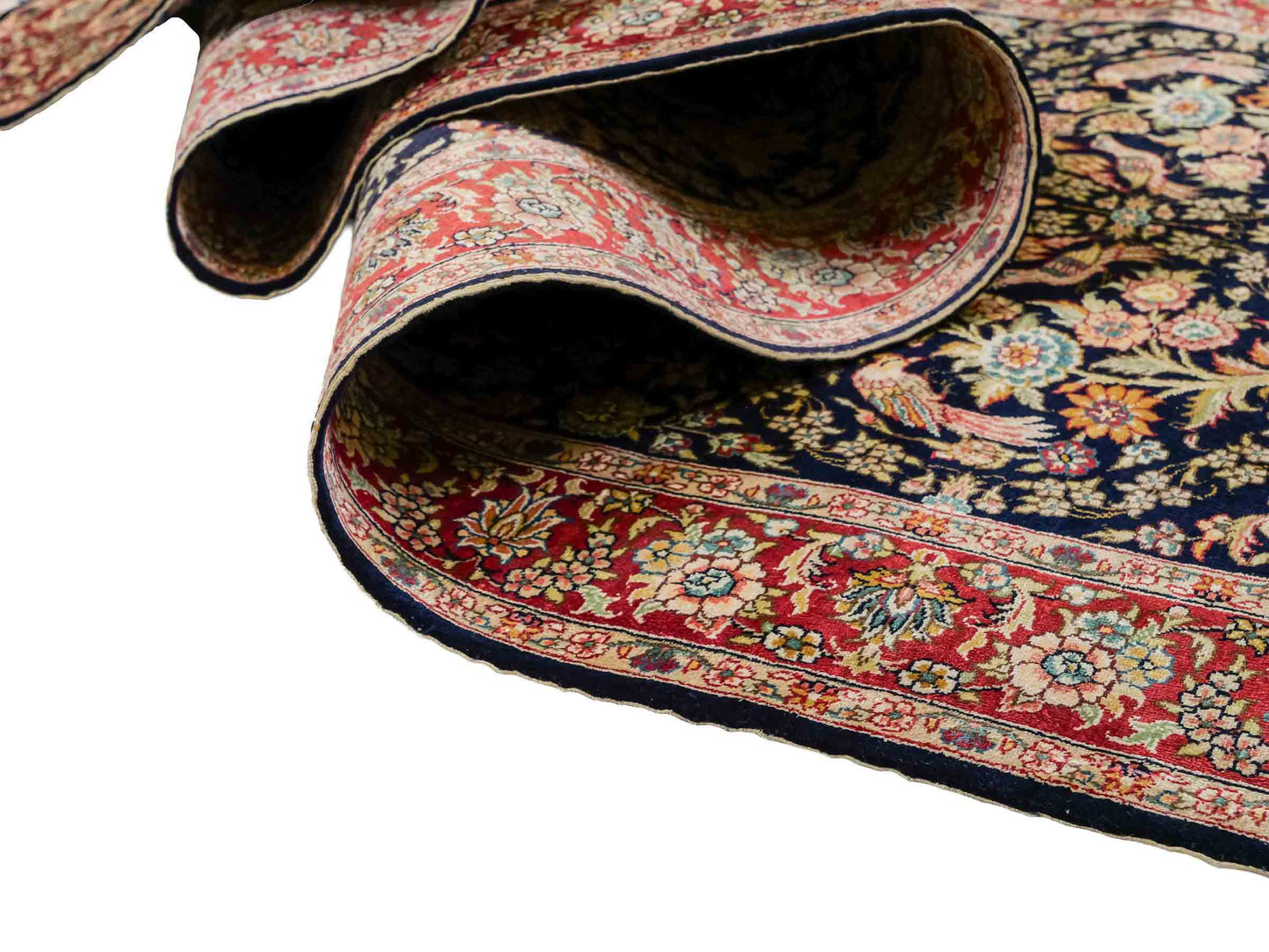 Sehr feiner, handgeknüpfter Khademi Orientteppich Läufer mit Ghom Design aus reiner Seide, blau, rot. 240x80 cm. Vertrieb durch Jupiter Intl.