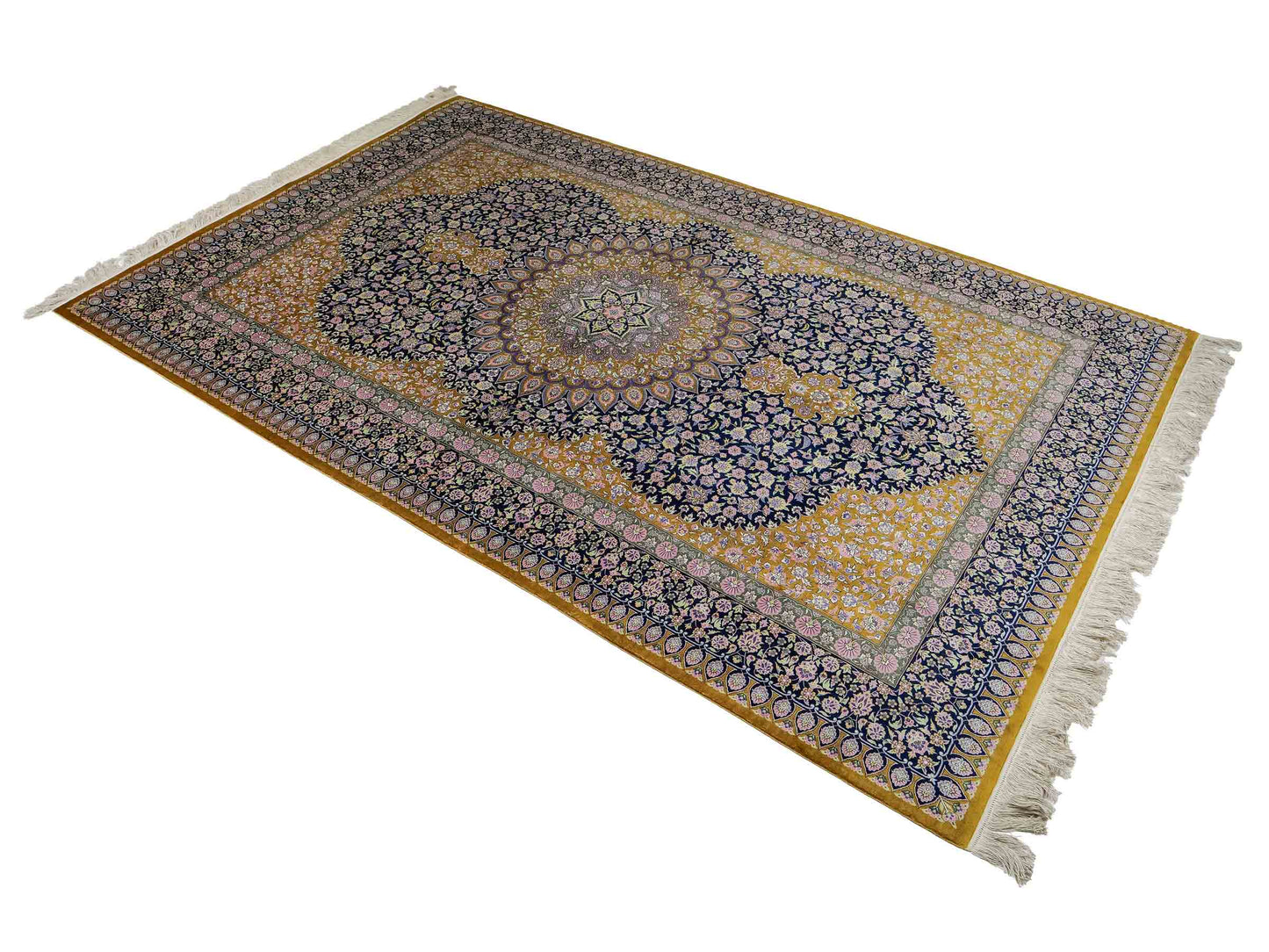 Sehr feiner, handgeknüpfter Khademi Orientteppich mit Ghom Design aus reiner Seide, oliv, blau, braun. 245x155 cm. Vertrieb durch Jupiter Intl.