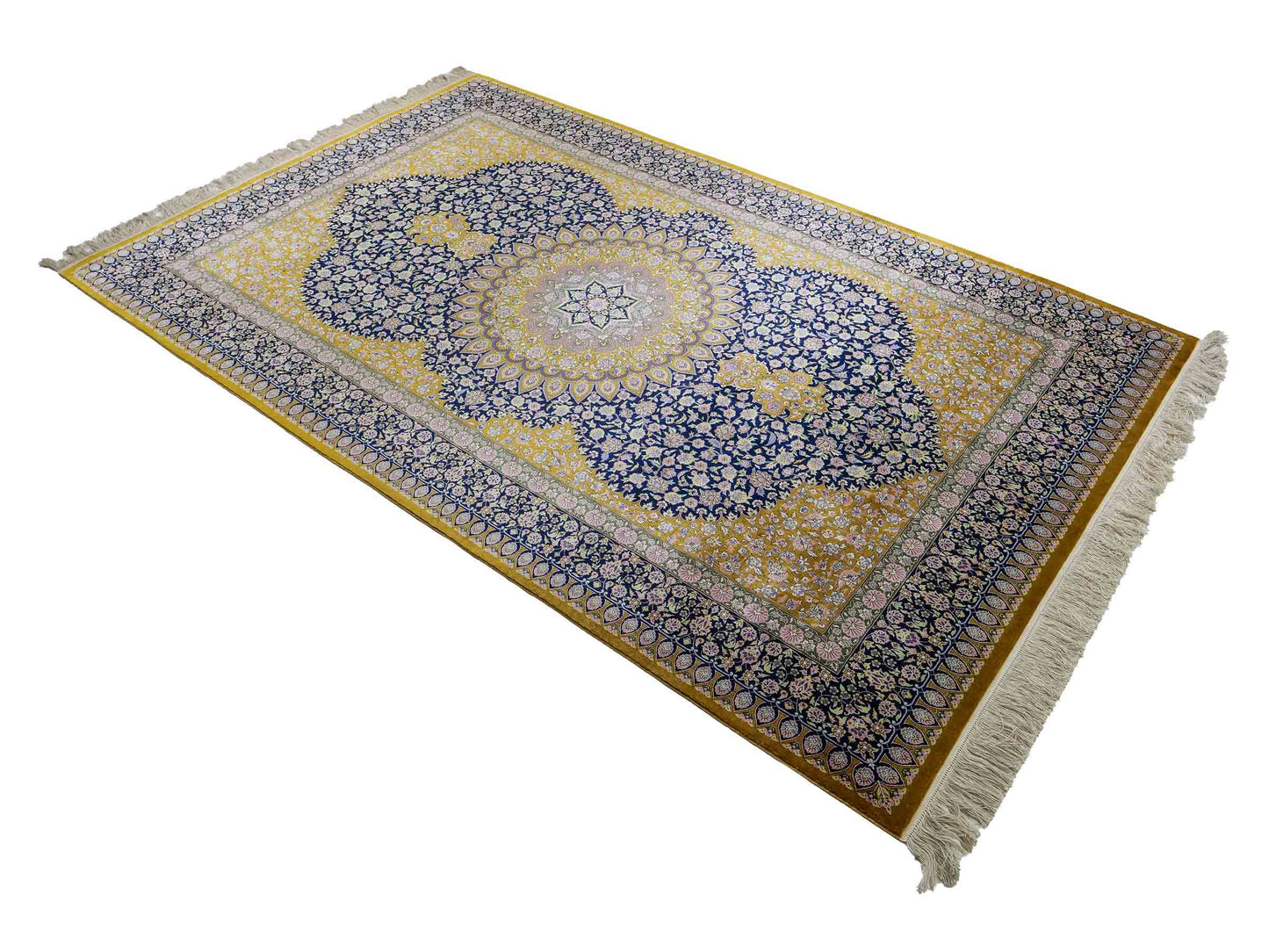 Sehr feiner, handgeknüpfter Khademi Orientteppich mit Ghom Design aus reiner Seide, oliv, blau, braun. 245x155 cm. Vertrieb durch Jupiter Intl.