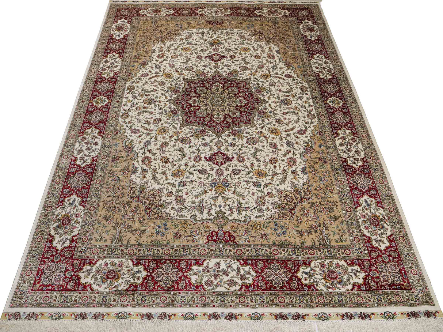 Sehr feiner, handgeknüpfter Khademi Orientteppich mit Ghom Design aus reiner Seide, creme, weiß, rot. 247x173 cm. Vertrieb durch Jupiter Intl.