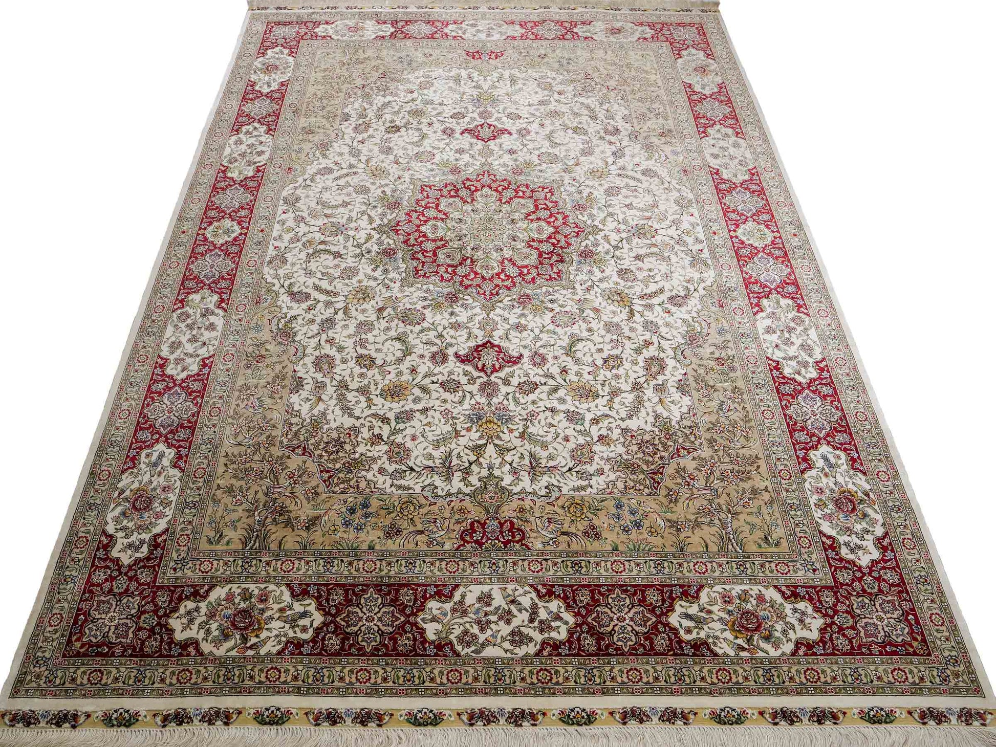 Sehr feiner, handgeknüpfter Khademi Orientteppich mit Ghom Design aus reiner Seide, creme, weiß, rot. 247x173 cm. Vertrieb durch Jupiter Intl.