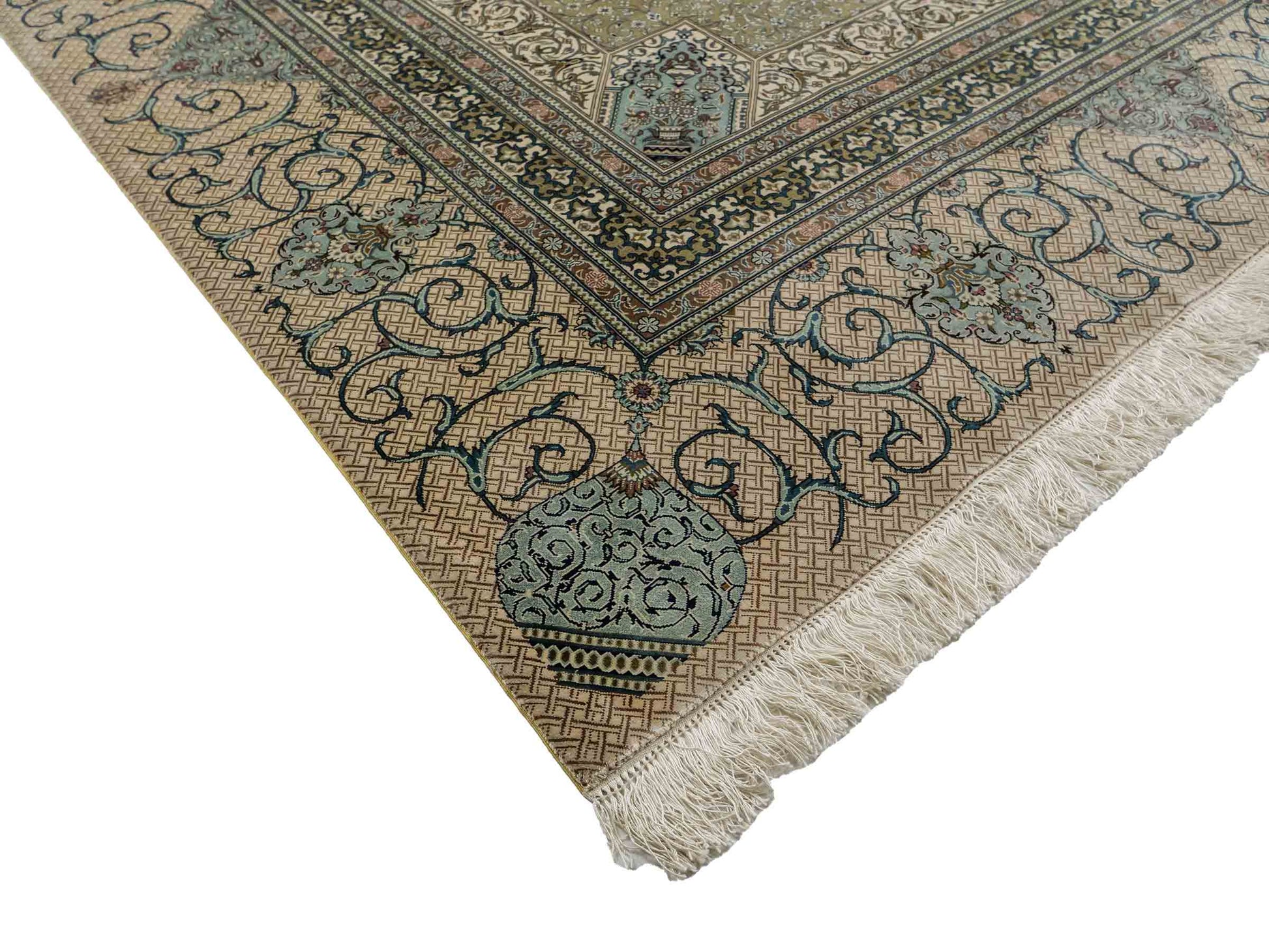Sehr feiner, handgeknüpfter Khademi Orientteppich mit Ghom Design aus reiner Seide, creme, weß, blau. Unikat. 248x247 cm. Vertrieb durch Jupiter Intl.