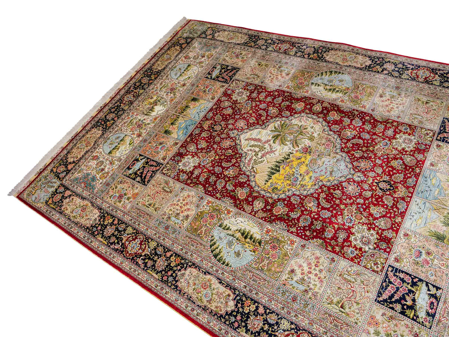 Sehr feiner, handgeknüpfter Khademi Orientteppich mit Ghom Design aus reiner Seide, rot, blau, creme, multicolor. 278x189 cm. Vertrieb durch Jupiter Intl.