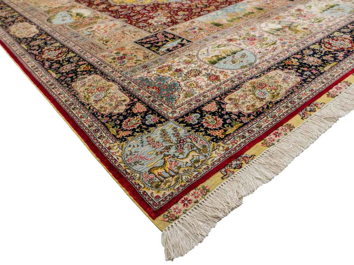 Sehr feiner, handgeknüpfter Khademi Orientteppich mit Ghom Design aus reiner Seide, rot, blau, creme, multicolor. 278x189 cm. Vertrieb durch Jupiter Intl.