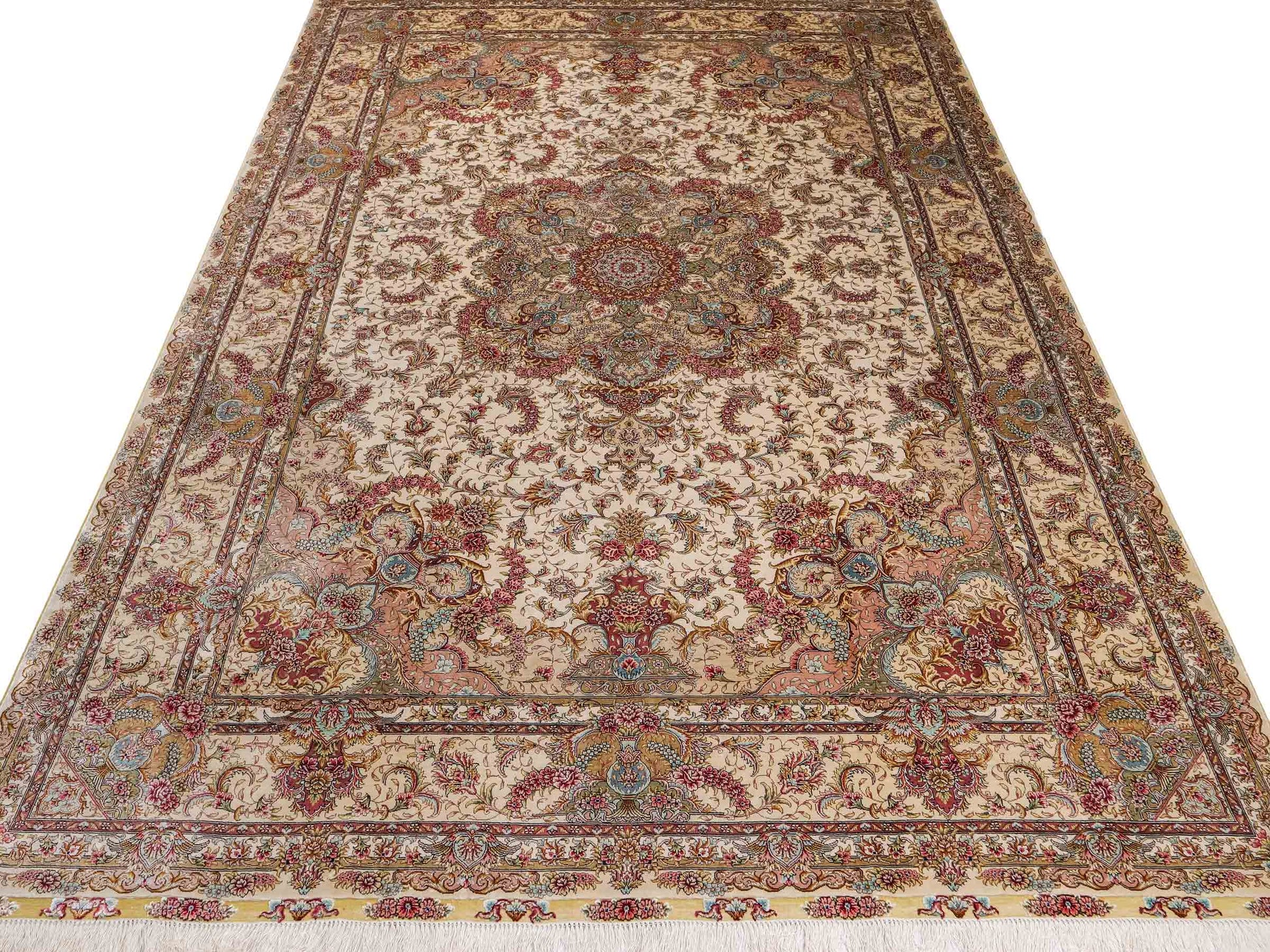 Sehr feiner, handgeknüpfter Khademi Orientteppich mit Ghom Design aus reiner Seide, creme, weiß. 280x184 cm. Vertrieb durch Jupiter Intl.