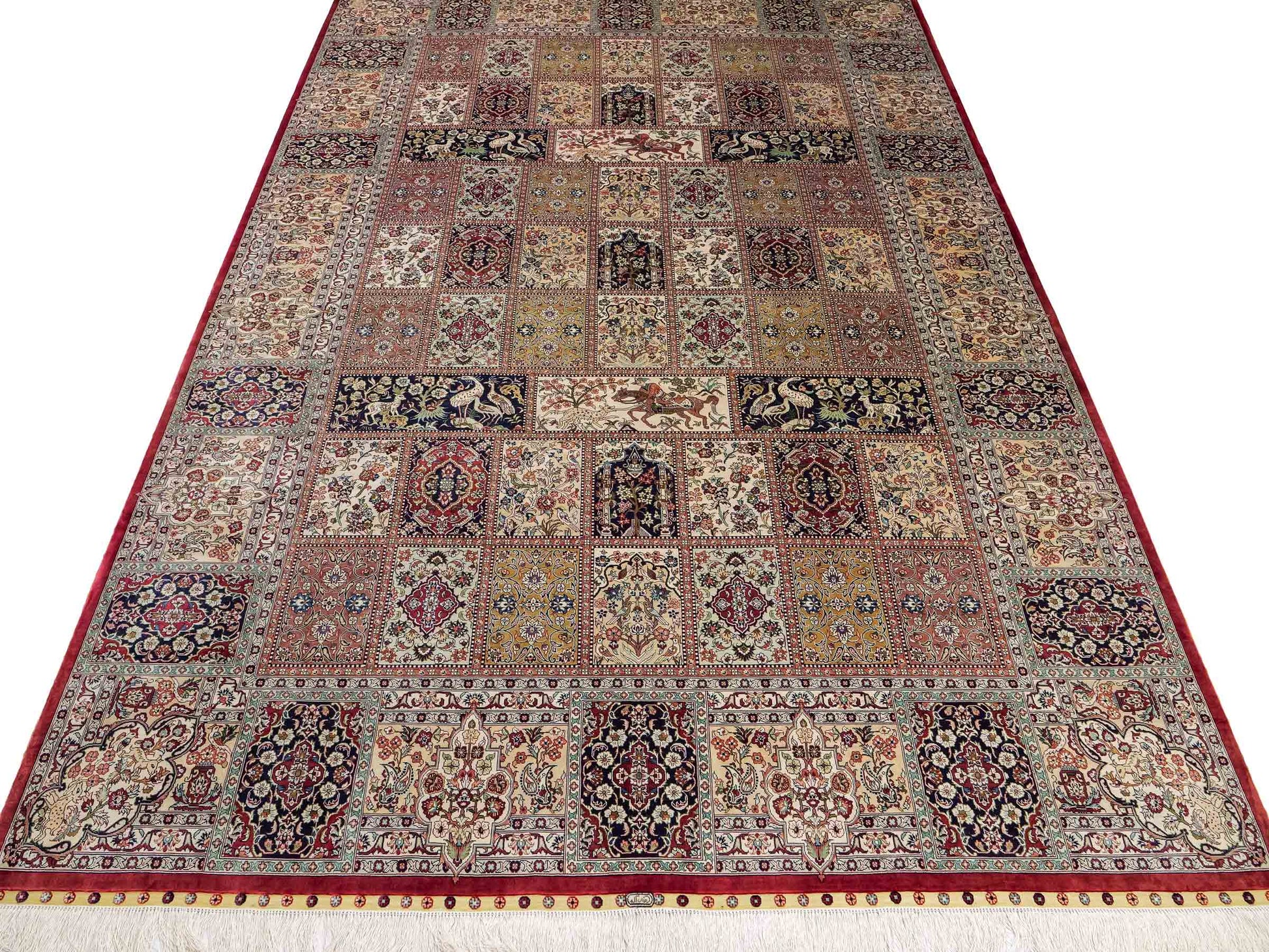 Sehr feiner, handgeknüpfter Khademi Orientteppich mit Ghom Design aus reiner Seide, rot, creme, blau, multicolor. 280x186 cm. Vertrieb durch Jupiter Intl.